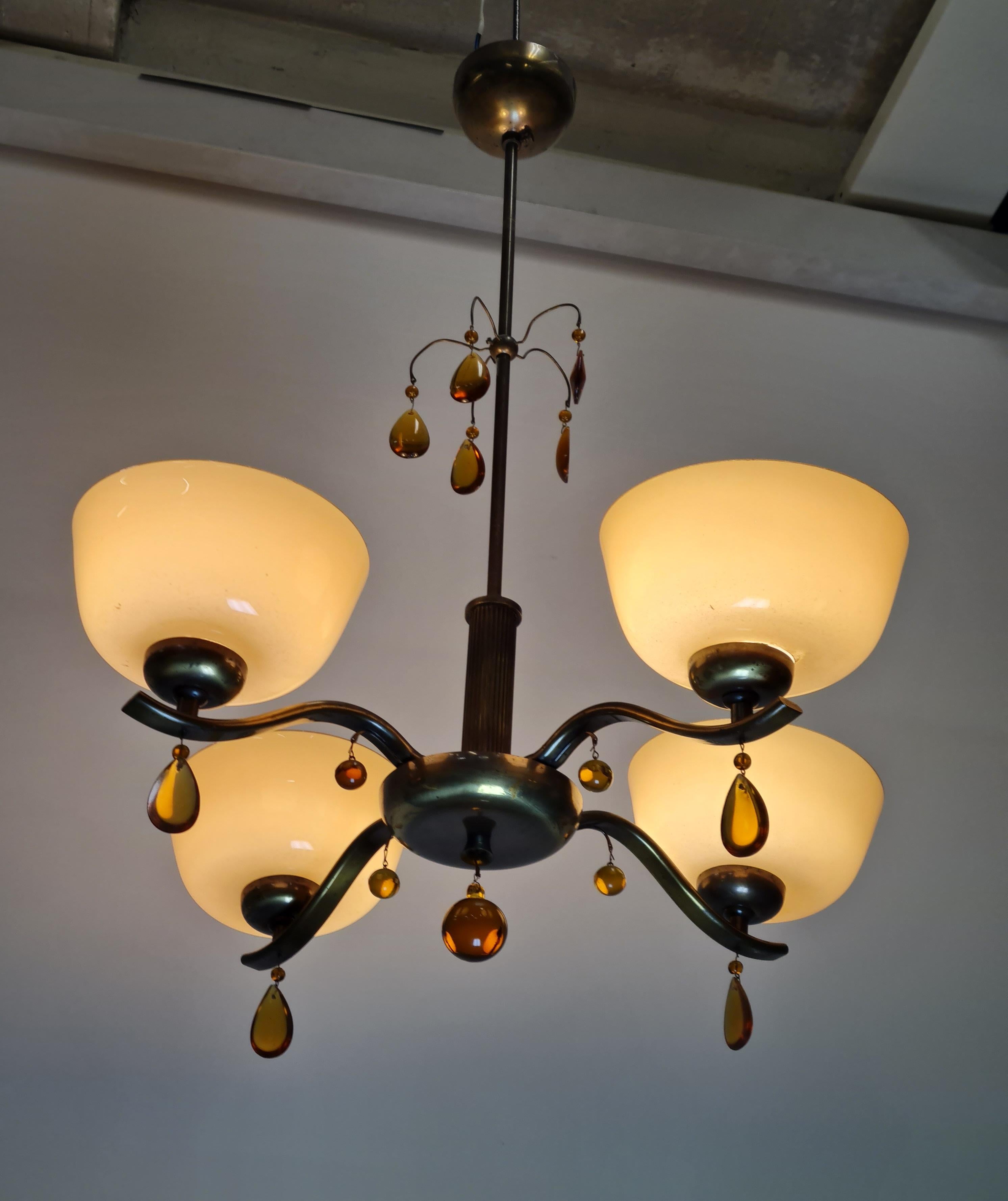 Metà XX secolo Lampada da soffitto Paavo Tynell modello 1464, vetro, cristalli d'ambra e ottone, Taito 1930 in vendita
