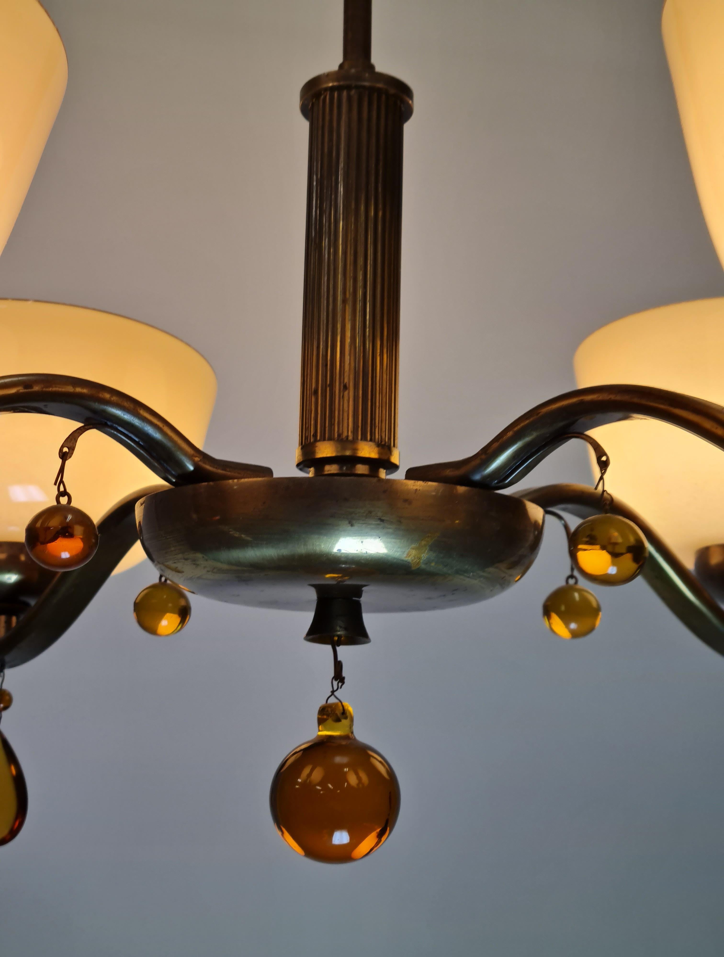 Lampada da soffitto Paavo Tynell modello 1464, vetro, cristalli d'ambra e ottone, Taito 1930 in vendita 1
