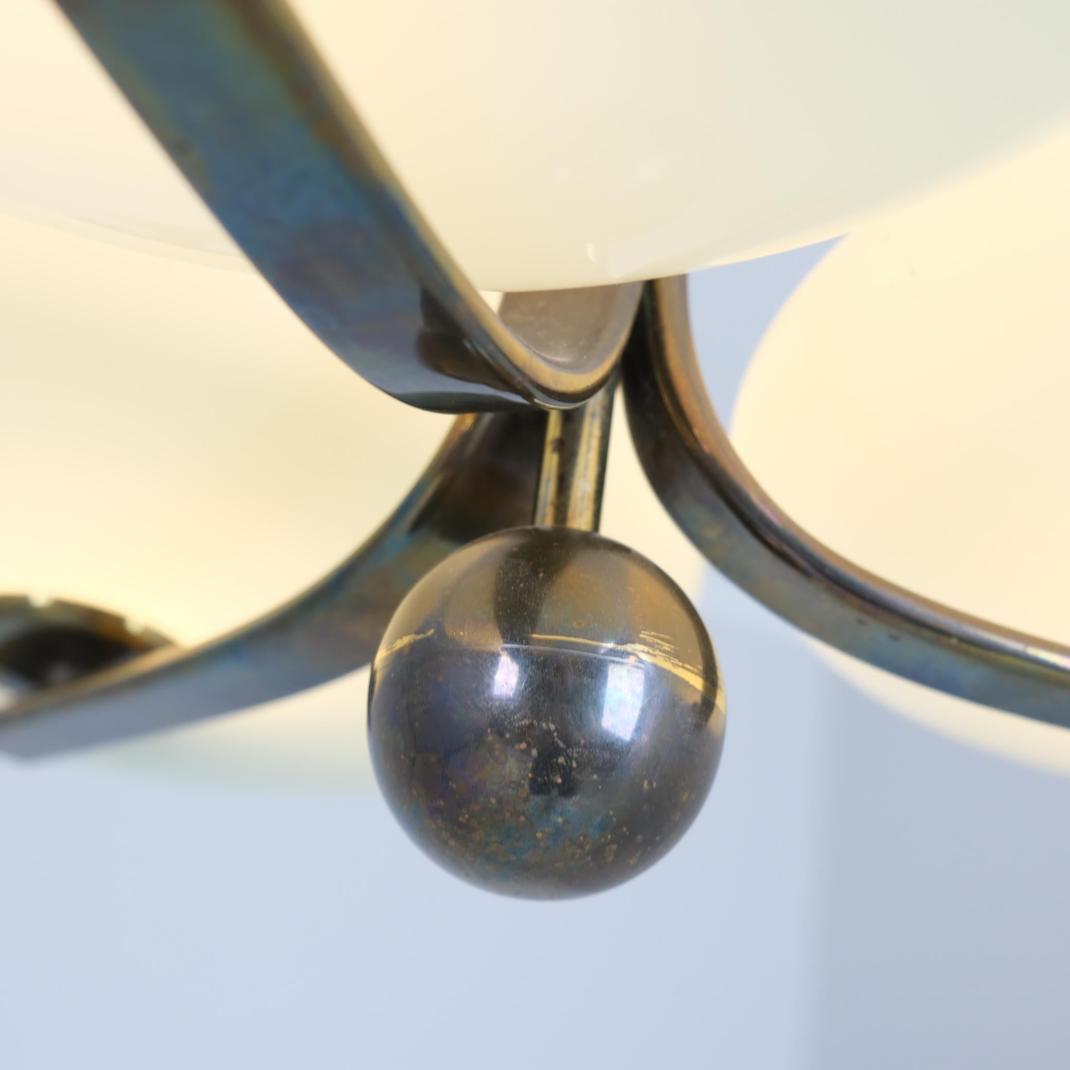 Lampada da soffitto Paavo Tynell modello 1507, vetro verde e ottone, Taito 1930 In condizioni buone in vendita a Helsinki, FI