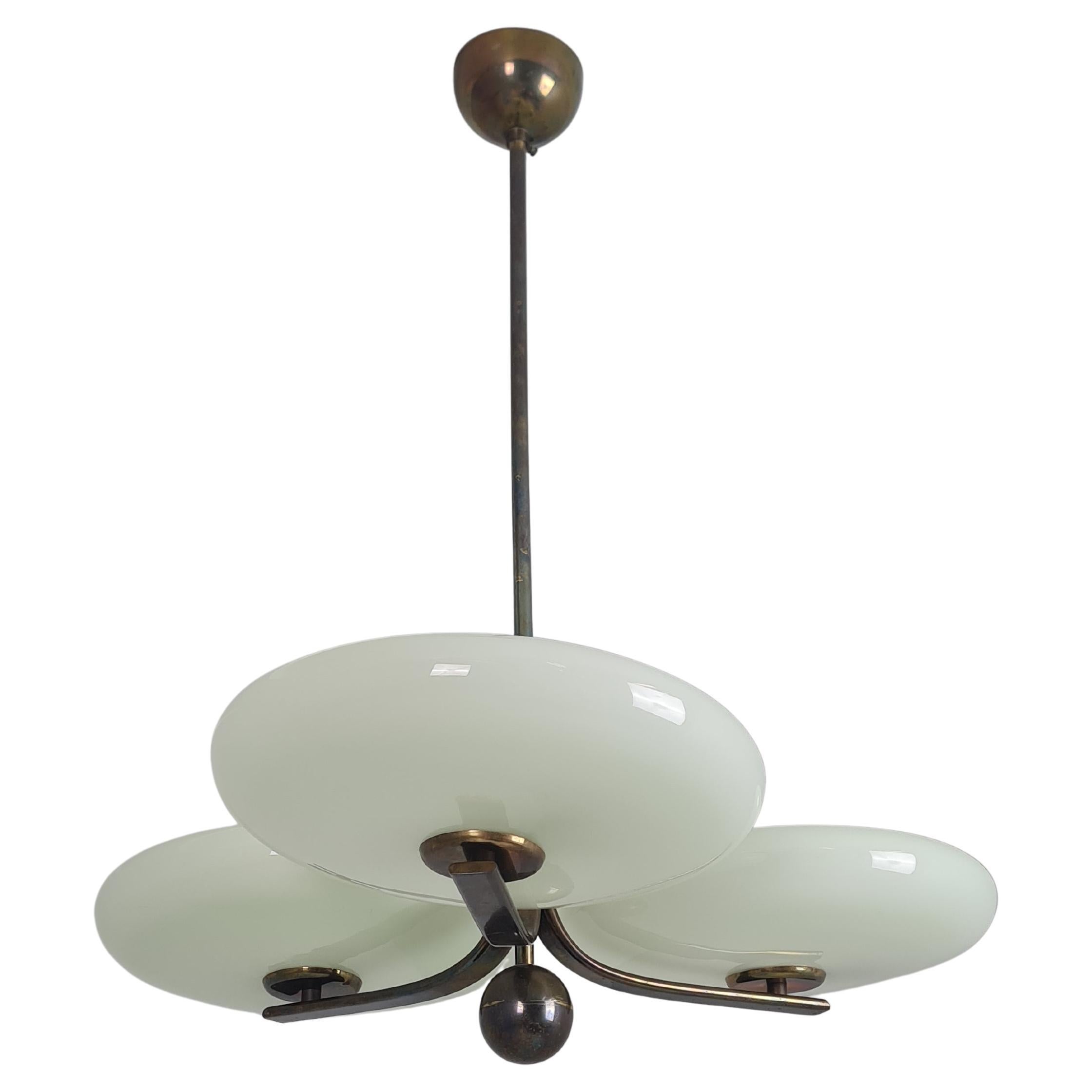 Lampada da soffitto Paavo Tynell modello 1507, vetro verde e ottone, Taito 1930
