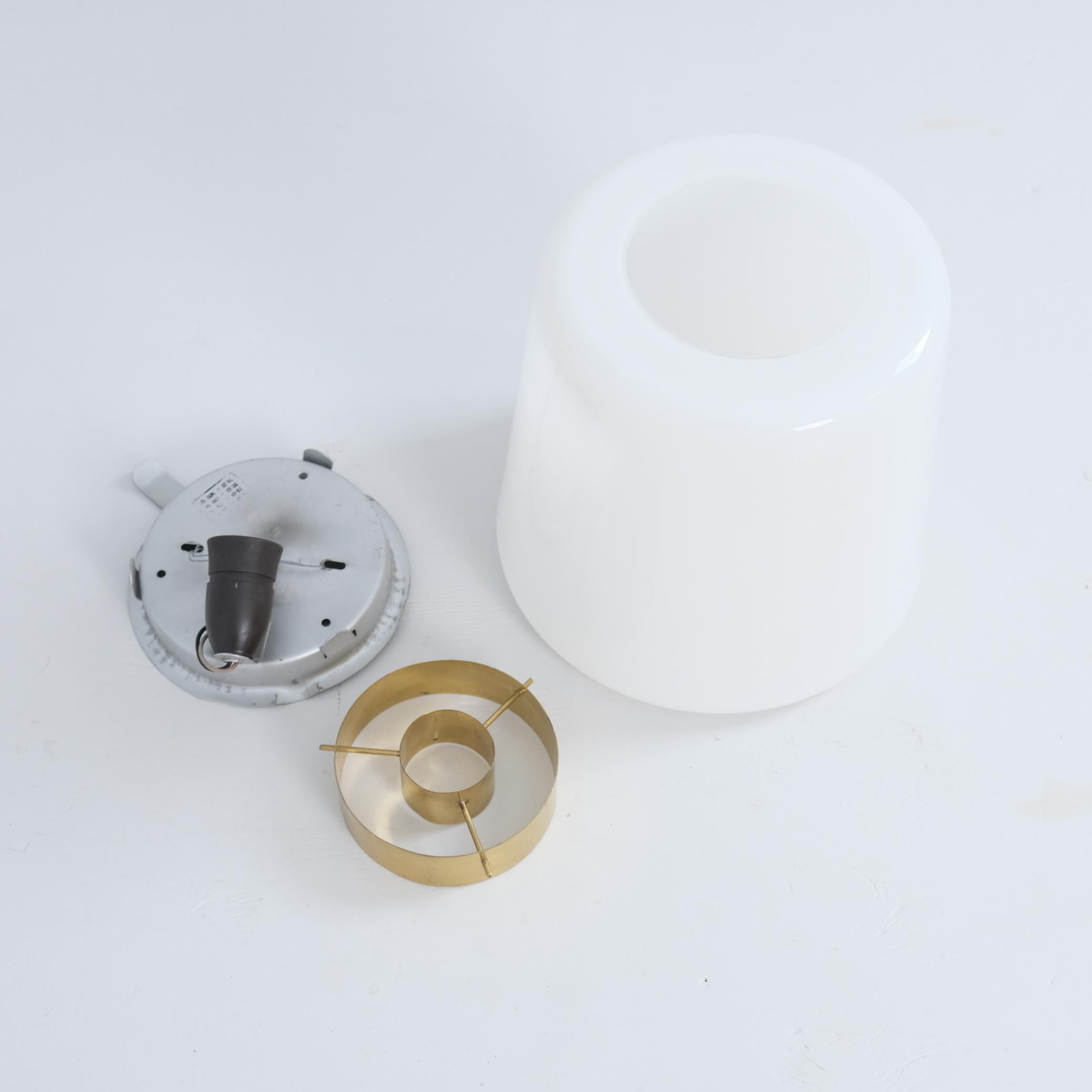 Lampada da soffitto Paavo Tynell Model A 2-10 in ottone e vetro opalino, Idman 1950s in vendita 4