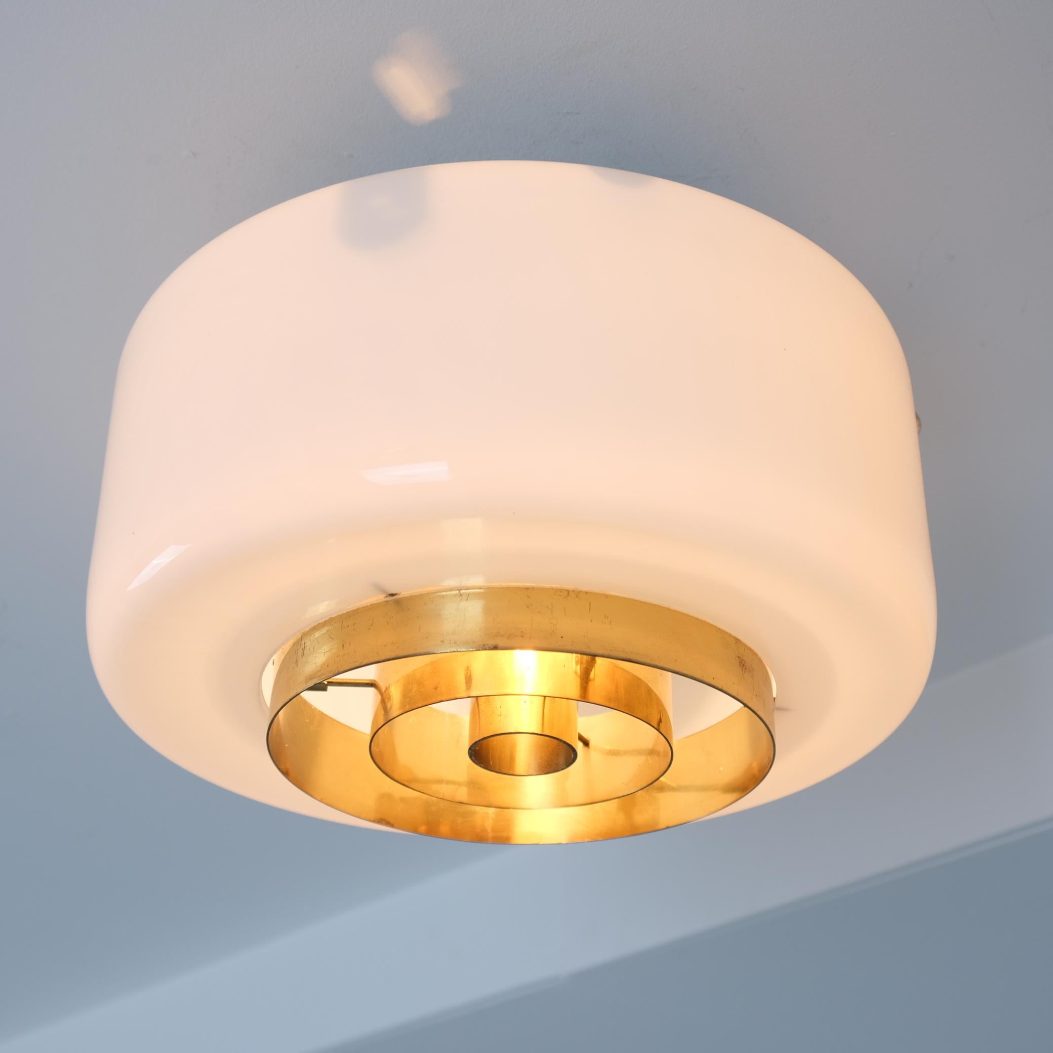 Lampada da soffitto Paavo Tynell Model A 2-7 in ottone e vetro opalino, Idman 1950s in vendita 5