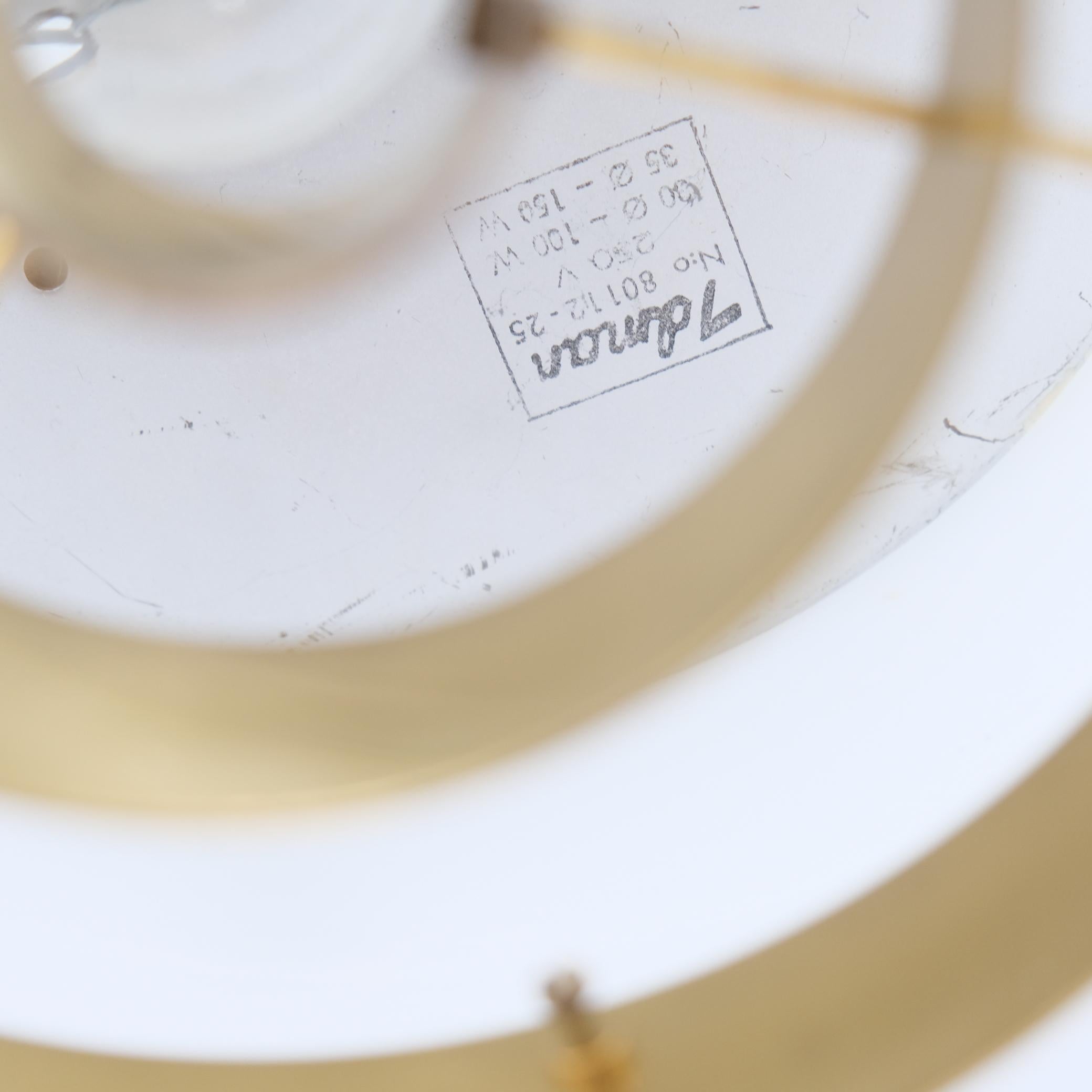 Metà XX secolo Lampada da soffitto Paavo Tynell Model A 2-7 in ottone e vetro opalino, Idman 1950s in vendita