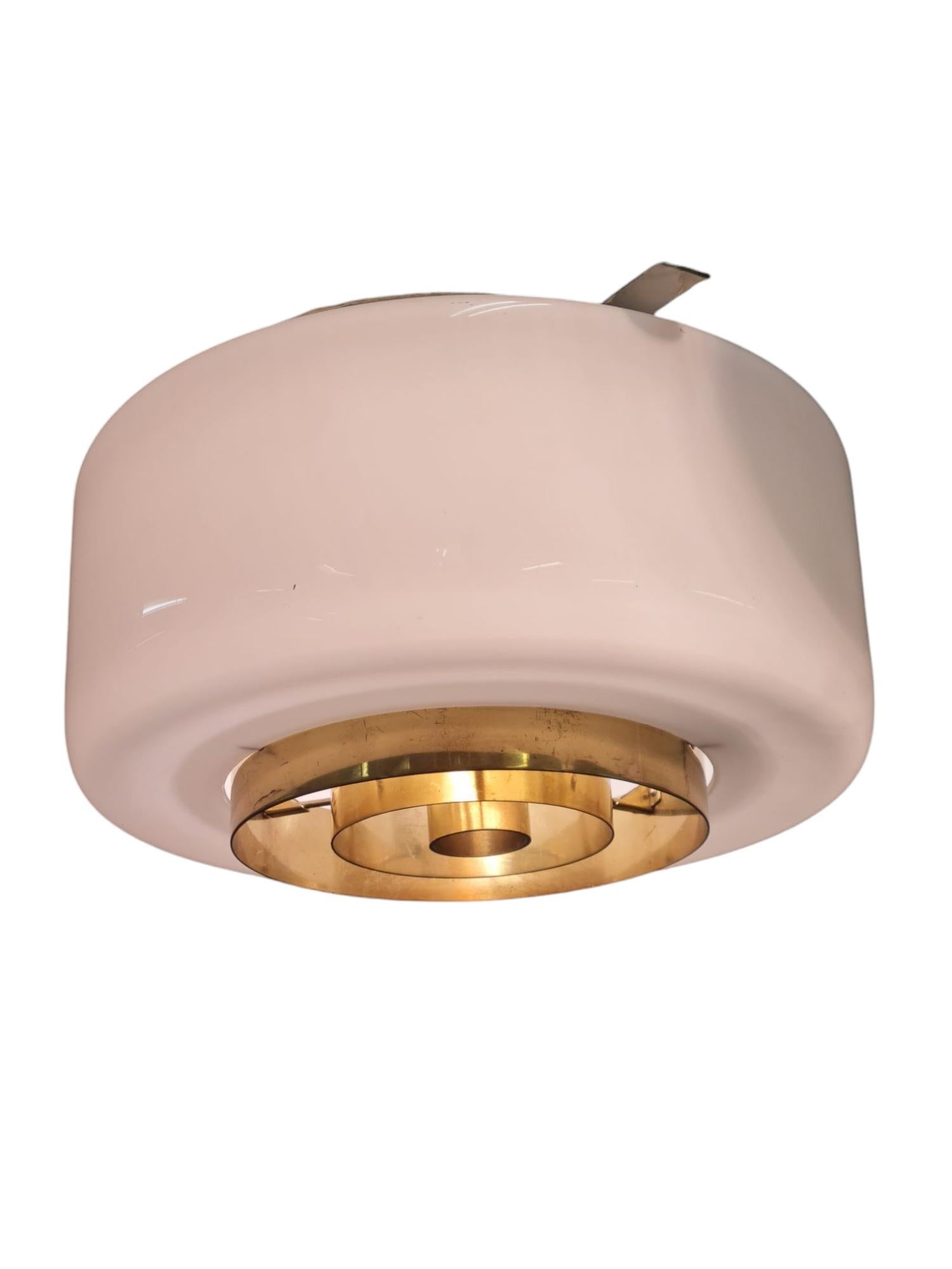 Metallo Lampada da soffitto Paavo Tynell Model A 2-7 in ottone e vetro opalino, Idman 1950s in vendita