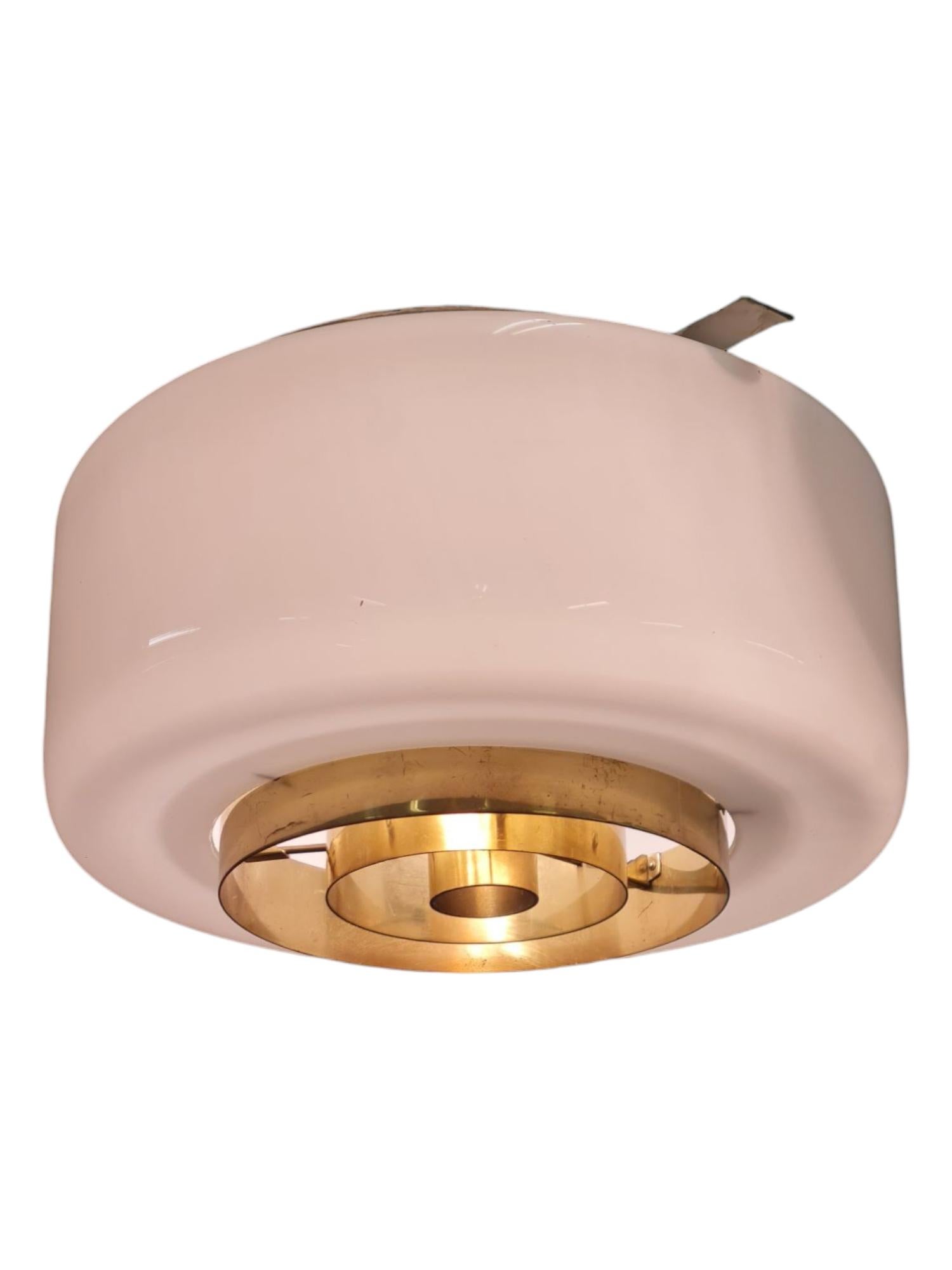 Lampada da soffitto Paavo Tynell Model A 2-7 in ottone e vetro opalino, Idman 1950s in vendita 1