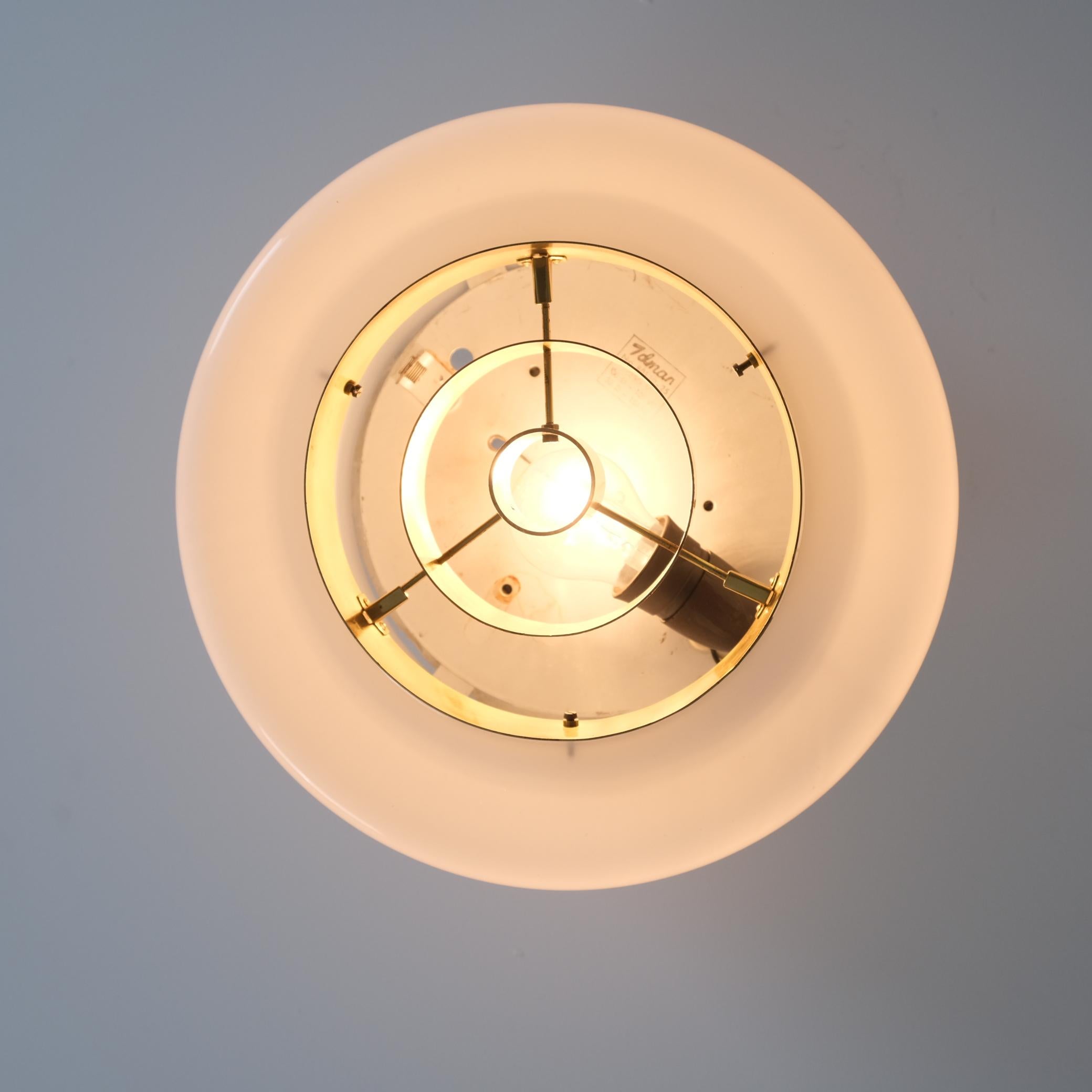 Lampada da soffitto Paavo Tynell Model A 2-7 in ottone e vetro opalino, Idman 1950s in vendita 2