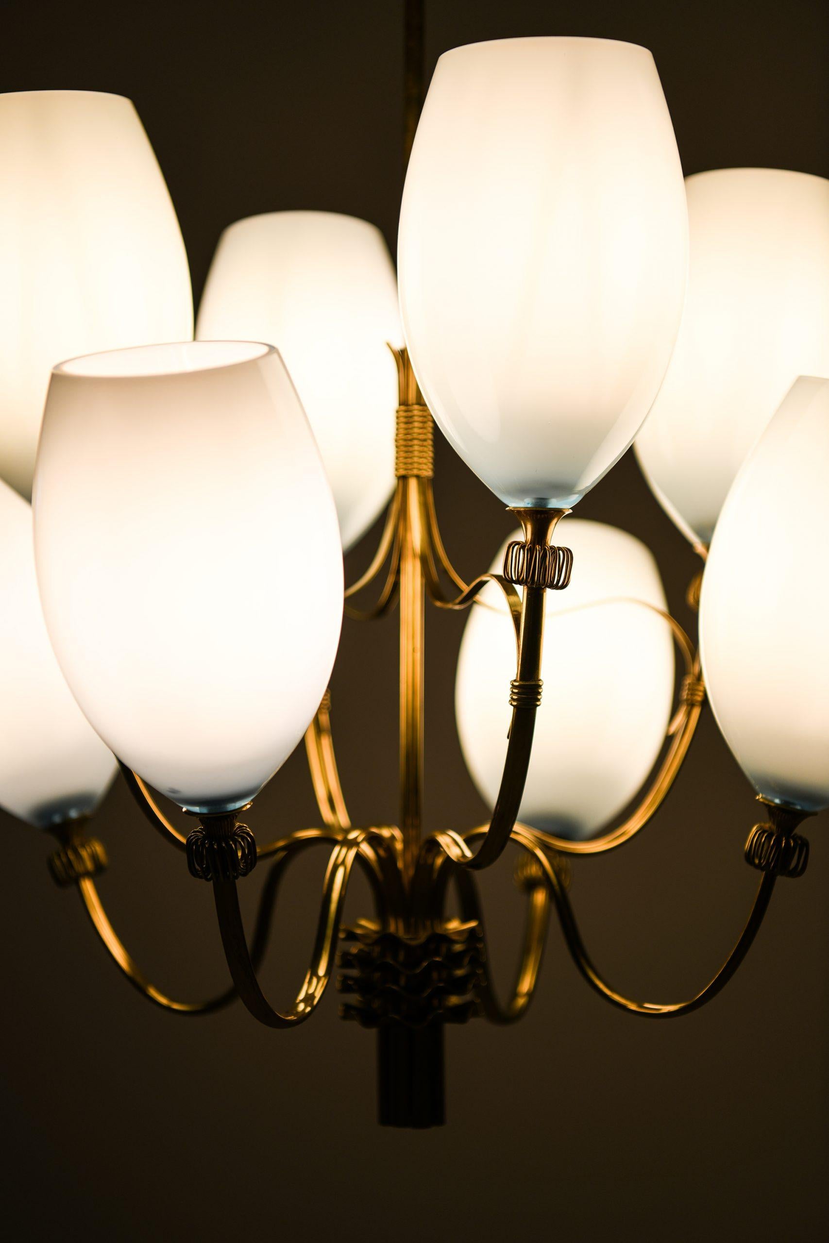 Ottone Lampade da soffitto Paavo Tynell prodotte da Taito Oy in Finlandia in vendita