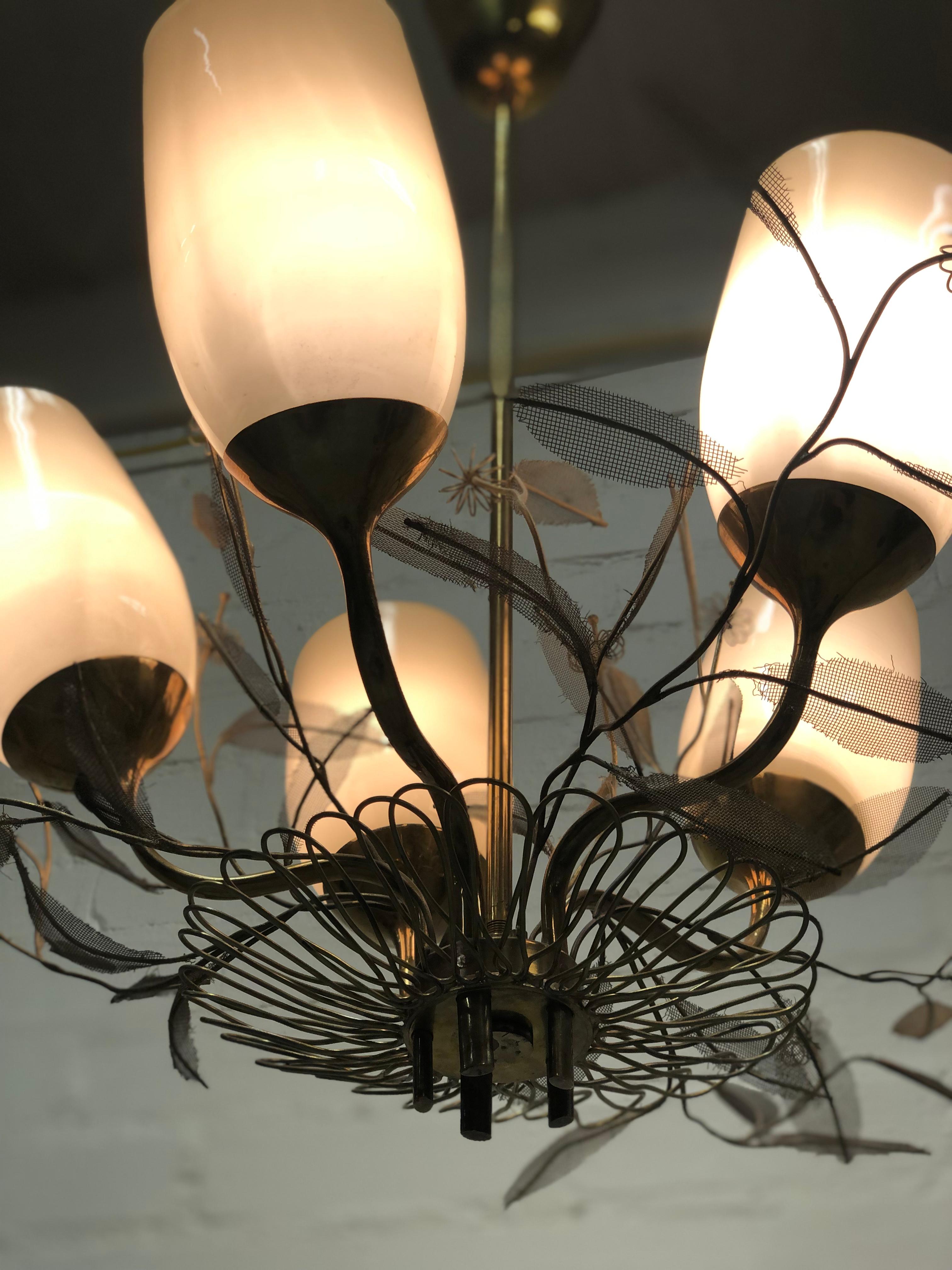 Paavo Tynell Flower Bouquet Chandelier 9029/5 in Brass and Glass, Taito 1950s For Sale 1