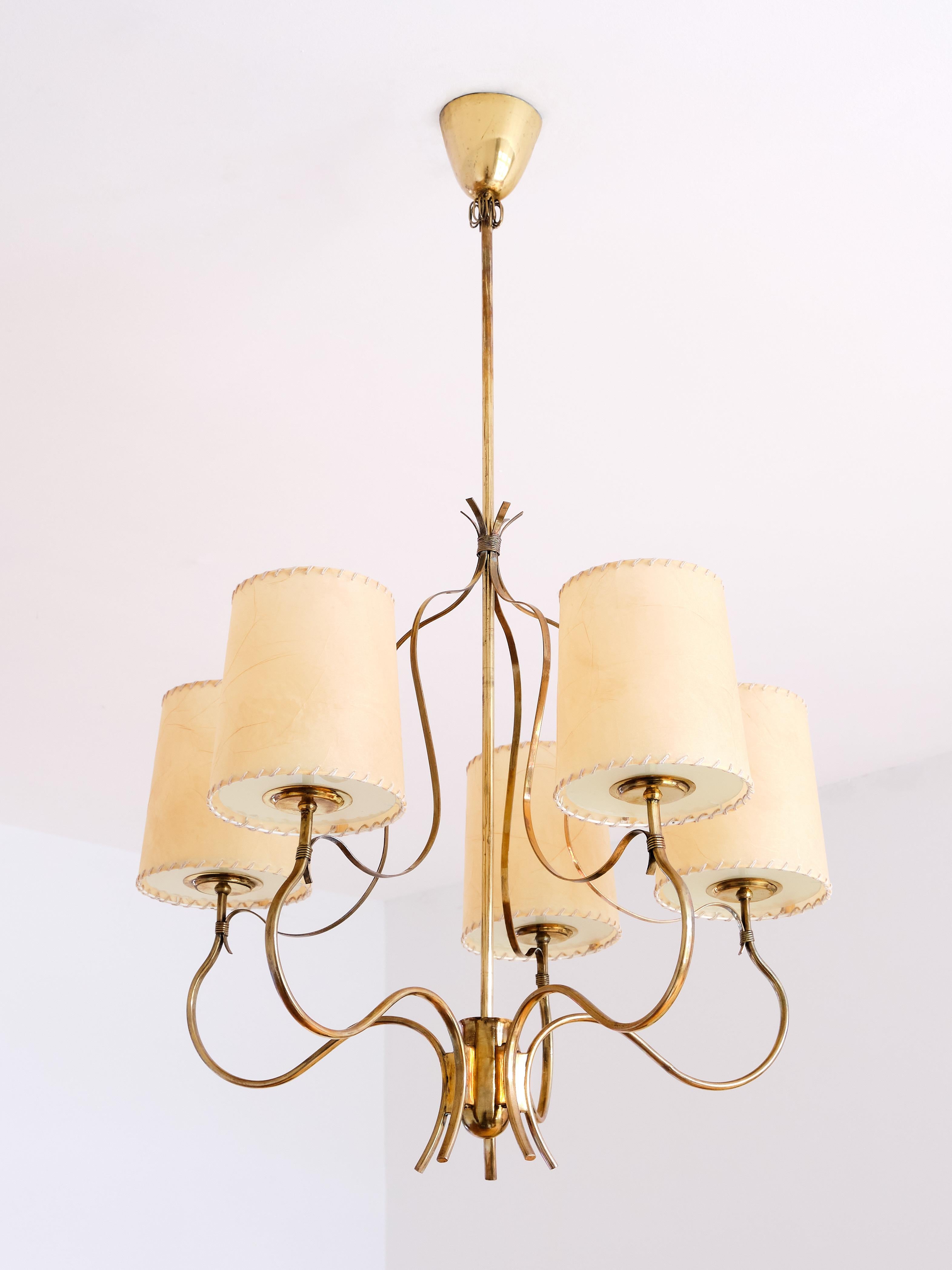 Paavo Tynell Chandelier in Brass and Parchment, Model 9001, Taito Finland, 1940s For Sale 3