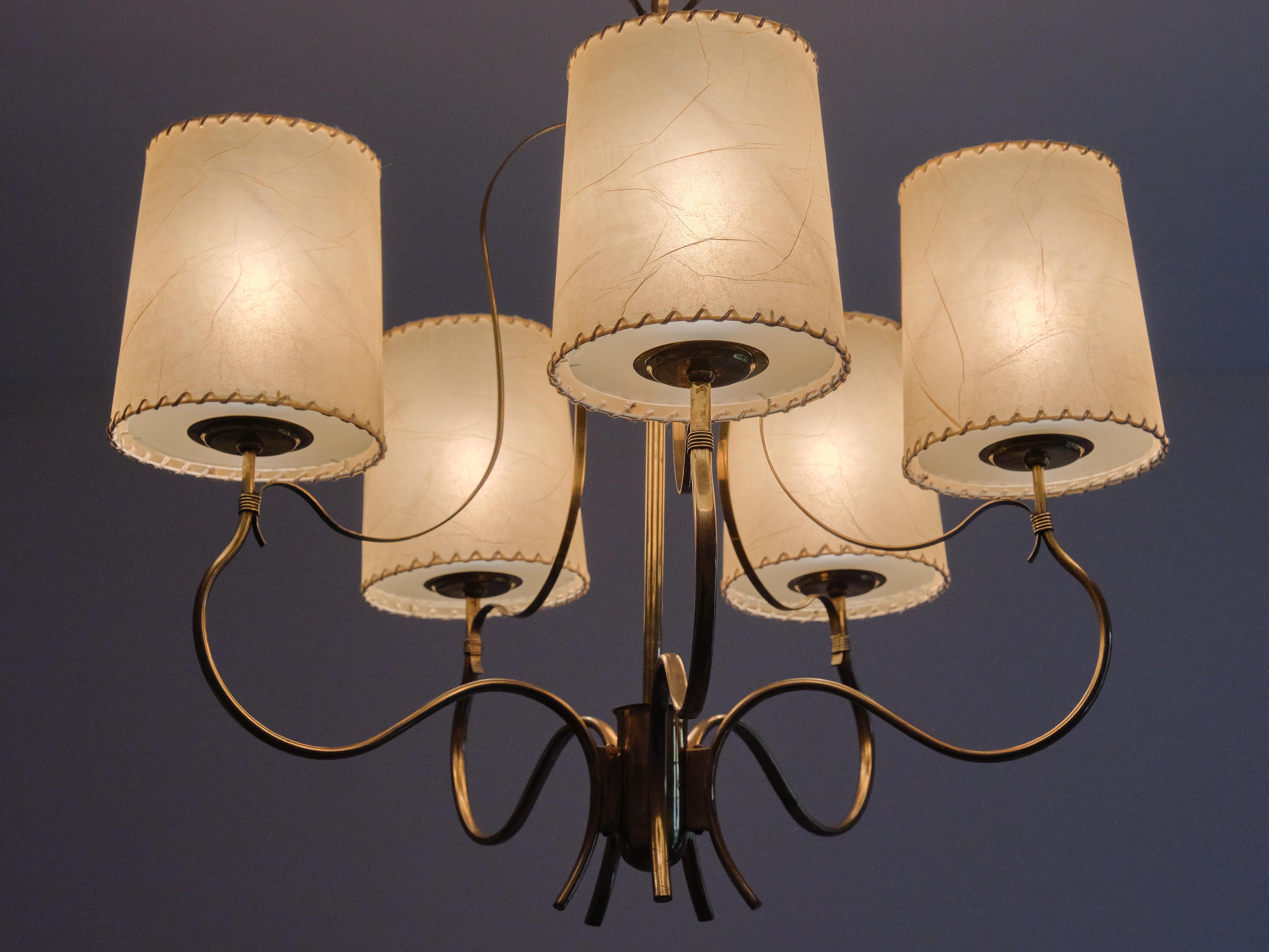Paavo Tynell Chandelier in Brass and Parchment, Model 9001, Taito Finland, 1940s For Sale 4