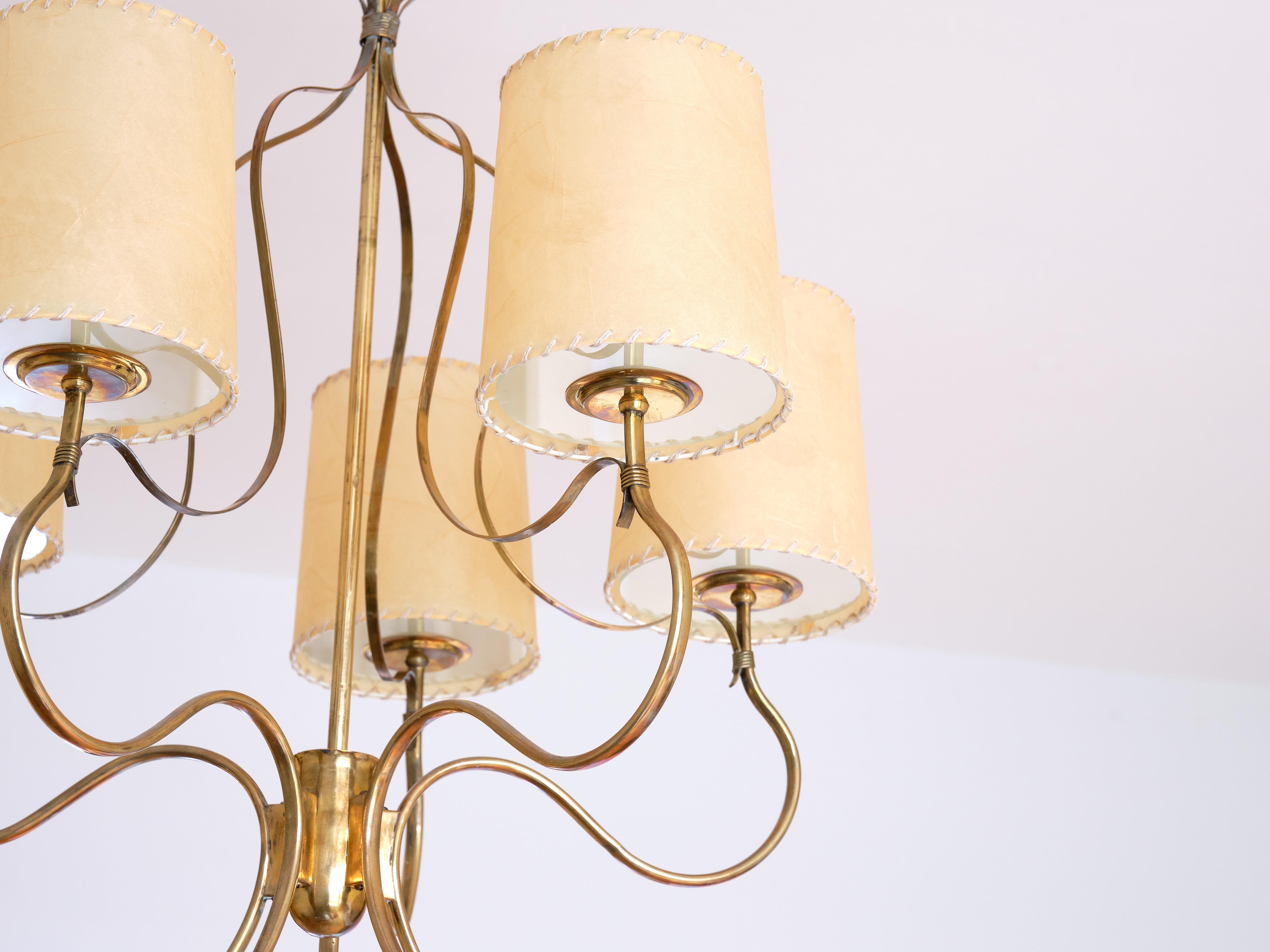 Mid-20th Century Paavo Tynell Chandelier in Brass and Parchment, Model 9001, Taito Finland, 1940s For Sale
