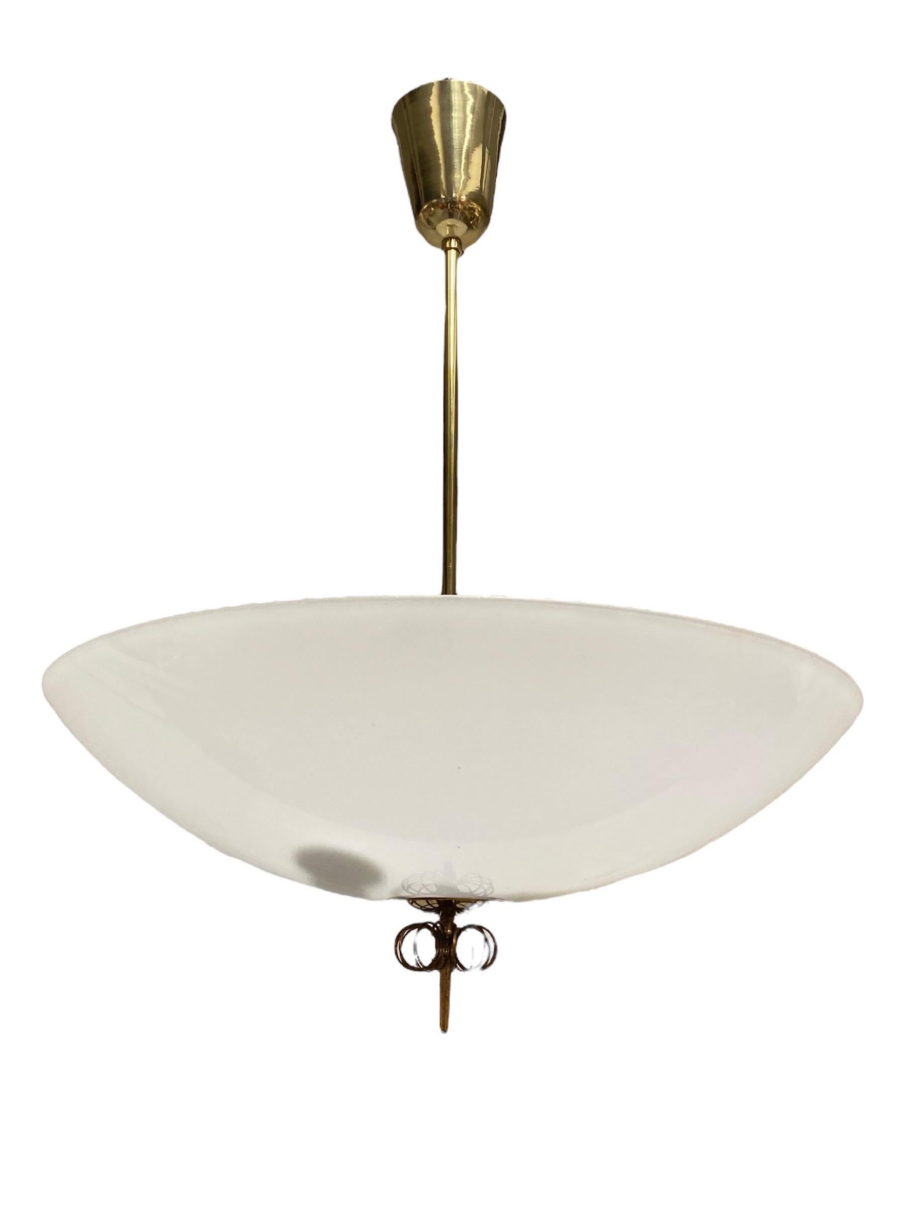 Finlandais Lustre Paavo Tynell en laiton et verre Modèle n°. 1088, Idman 1950s en vente