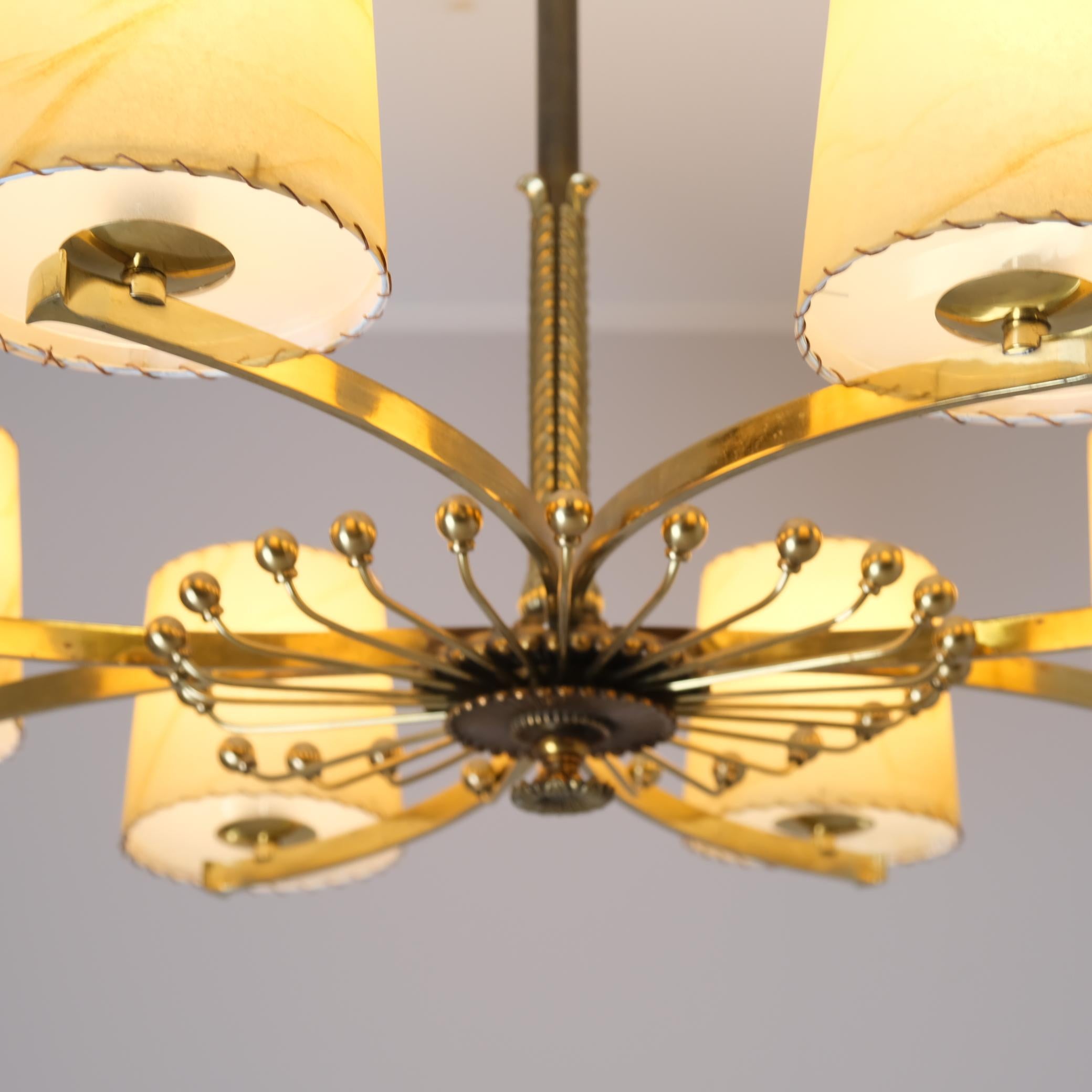 Lampada da soffitto su commissione di Paavo Tynell, ottone, bronzo e pergamena, Taito 1930 in vendita 6