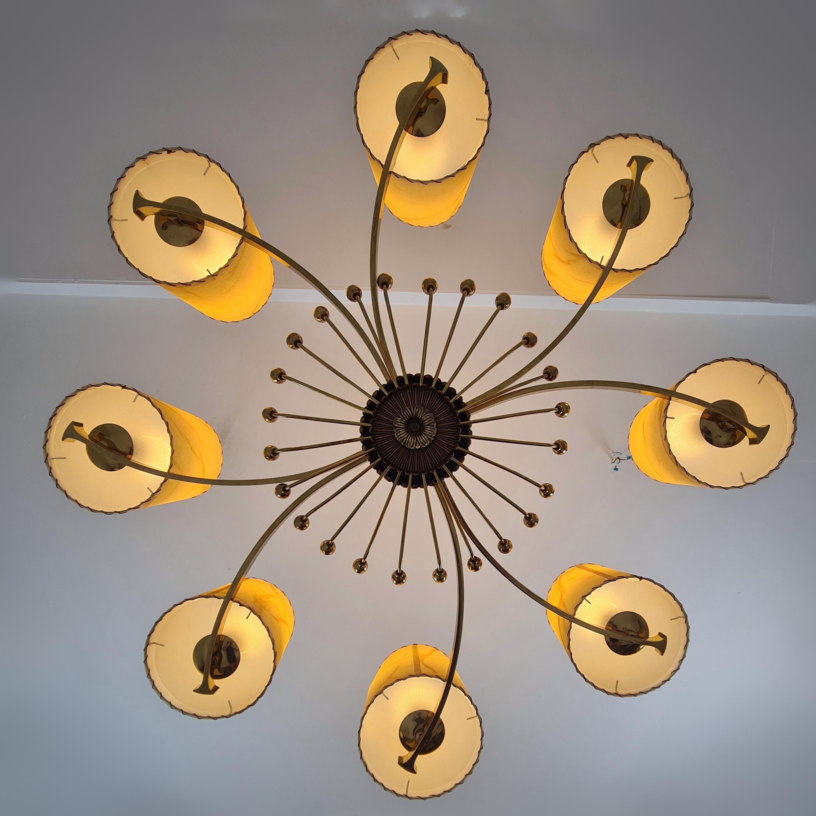 Finlandese Lampada da soffitto su commissione di Paavo Tynell, ottone, bronzo e pergamena, Taito 1930 in vendita