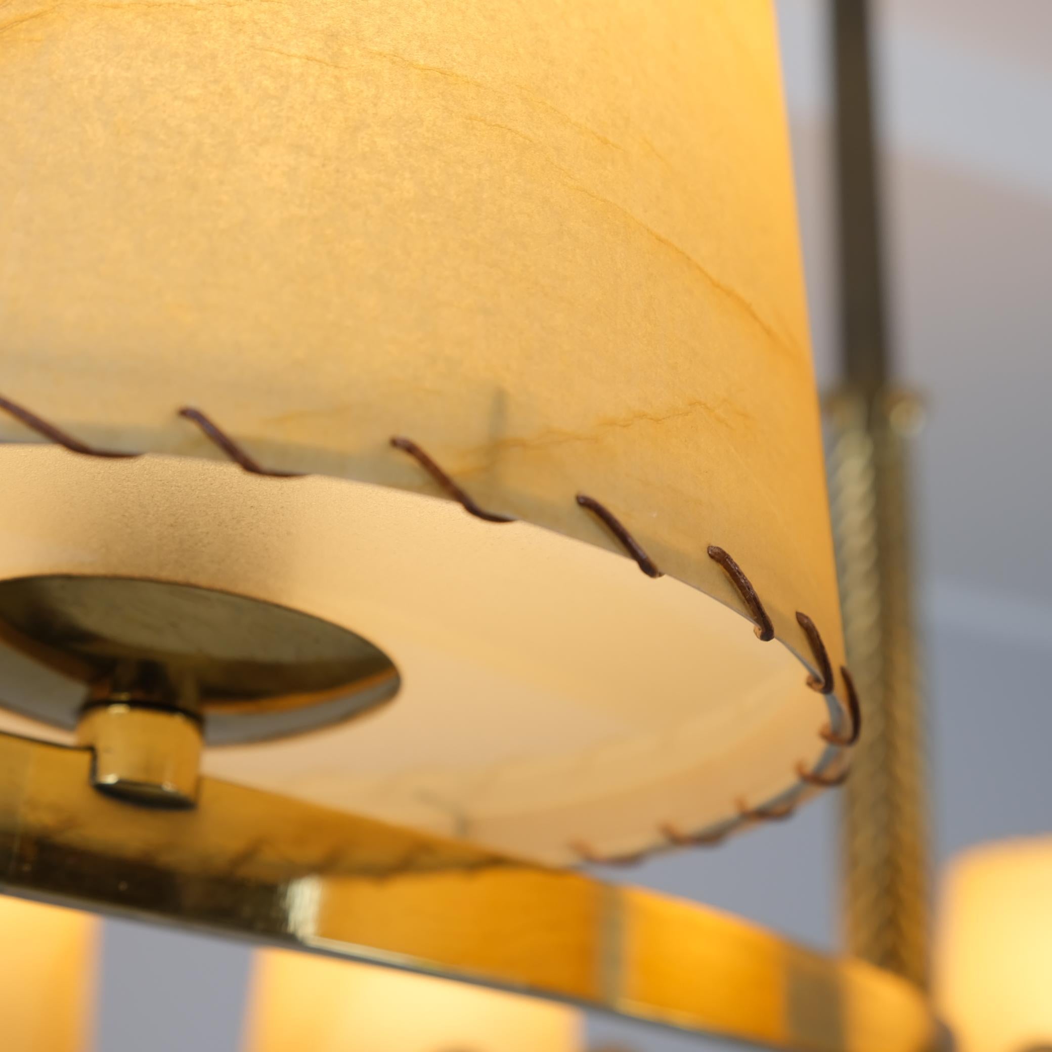Lampada da soffitto su commissione di Paavo Tynell, ottone, bronzo e pergamena, Taito 1930 in vendita 2
