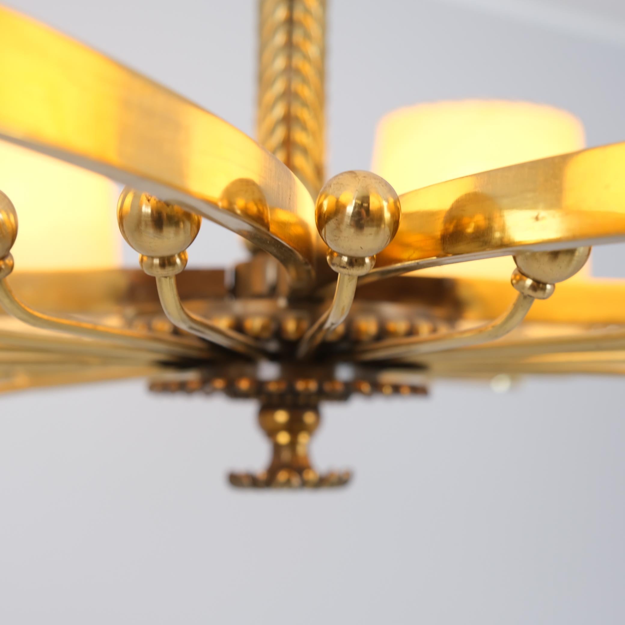 Lampada da soffitto su commissione di Paavo Tynell, ottone, bronzo e pergamena, Taito 1930 in vendita 3