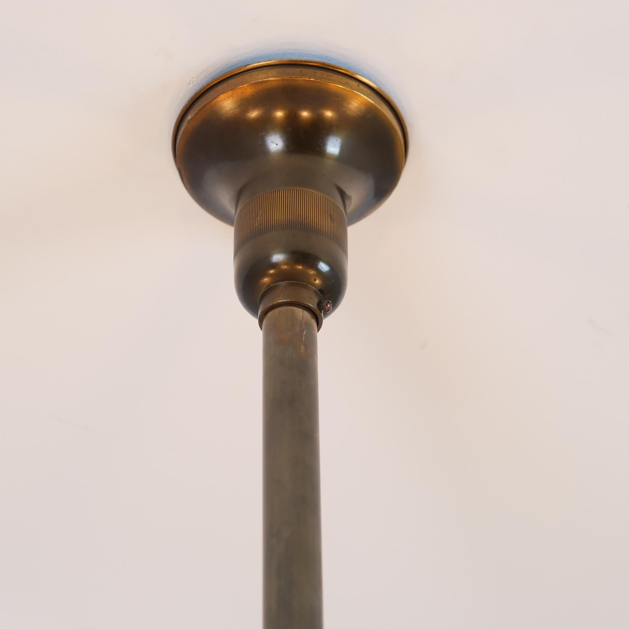 Lampada da soffitto su commissione di Paavo Tynell, ottone, bronzo e pergamena, Taito 1930 in vendita 4