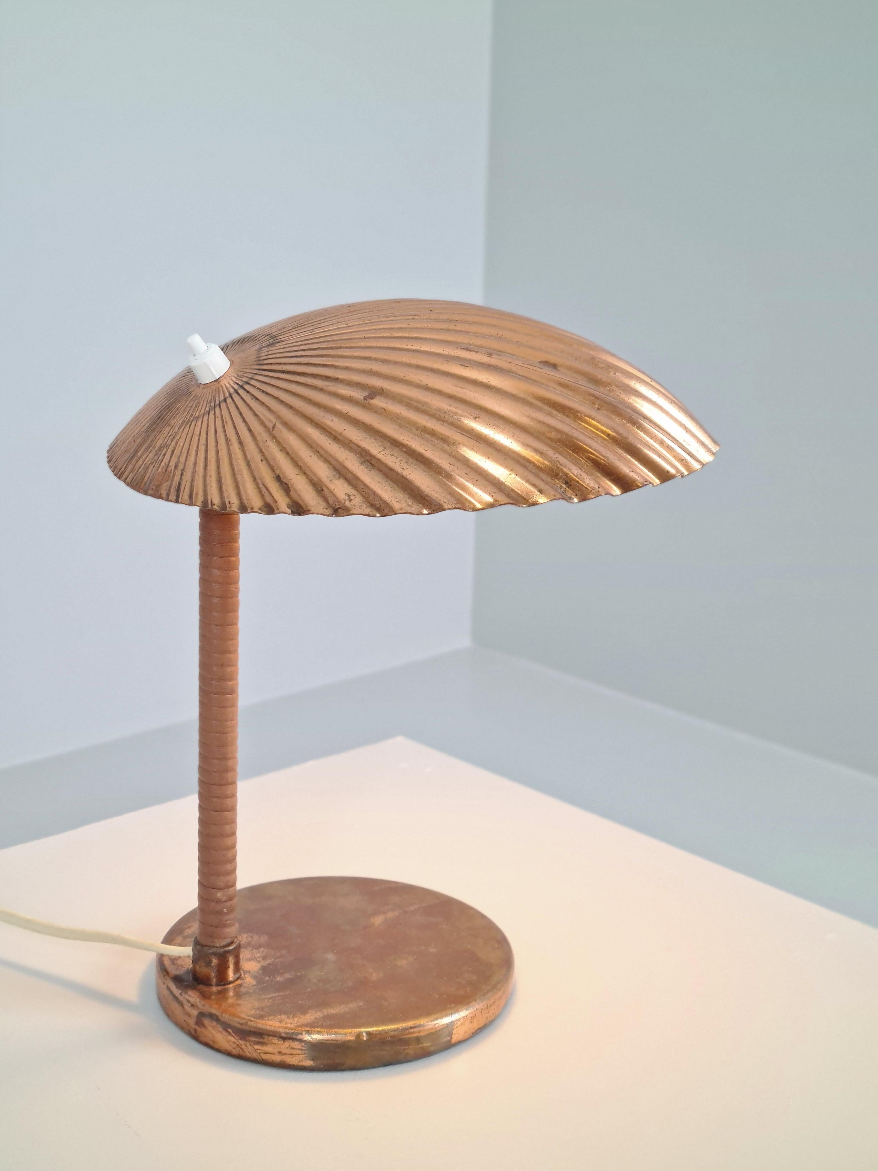 Paavo Tynell Copper Sea Shell Table Lamp Model 5321, Taito Oy 1940s For Sale 4