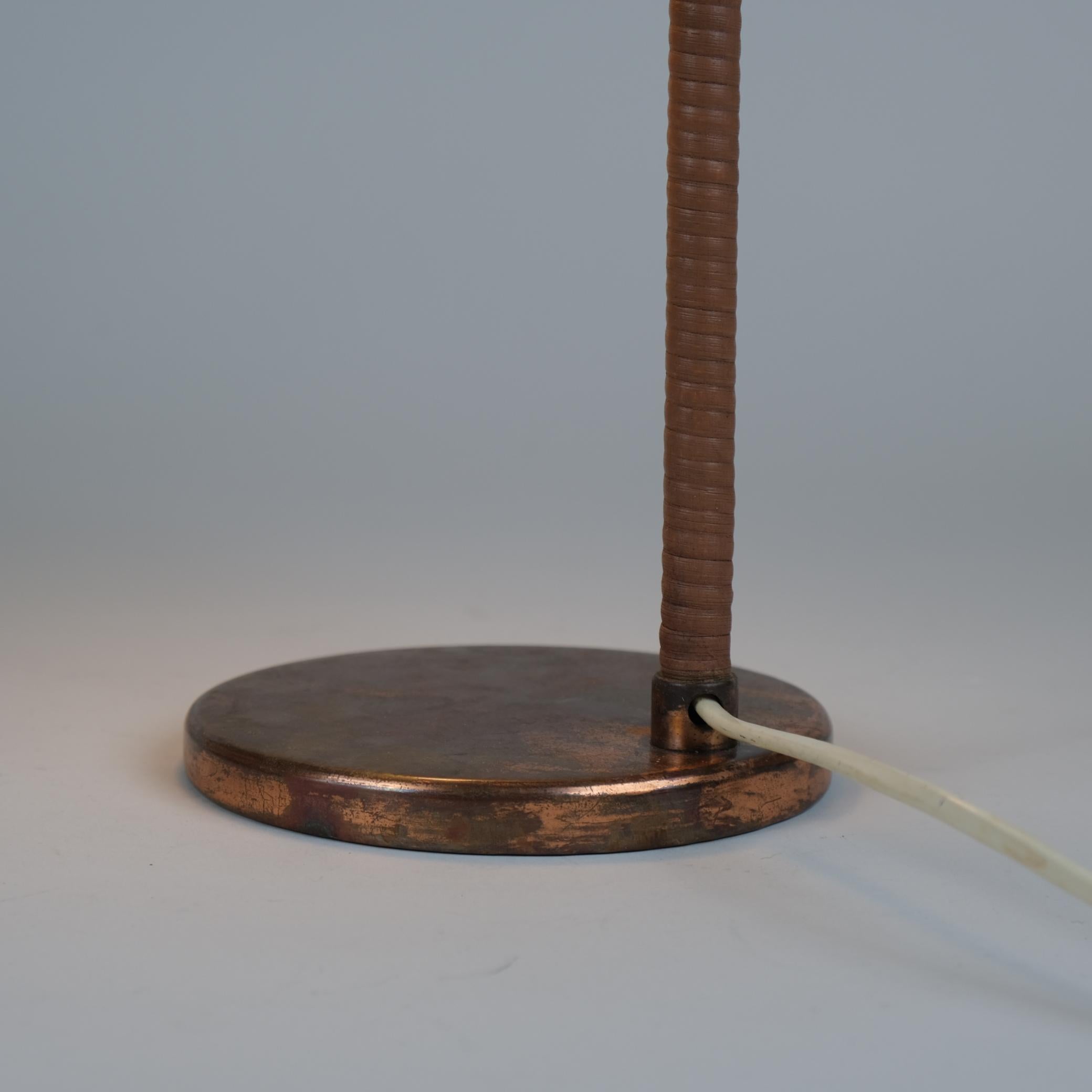 Paavo Tynell Copper Sea Shell Table Lamp Model 5321, Taito Oy 1940s In Good Condition For Sale In Helsinki, FI