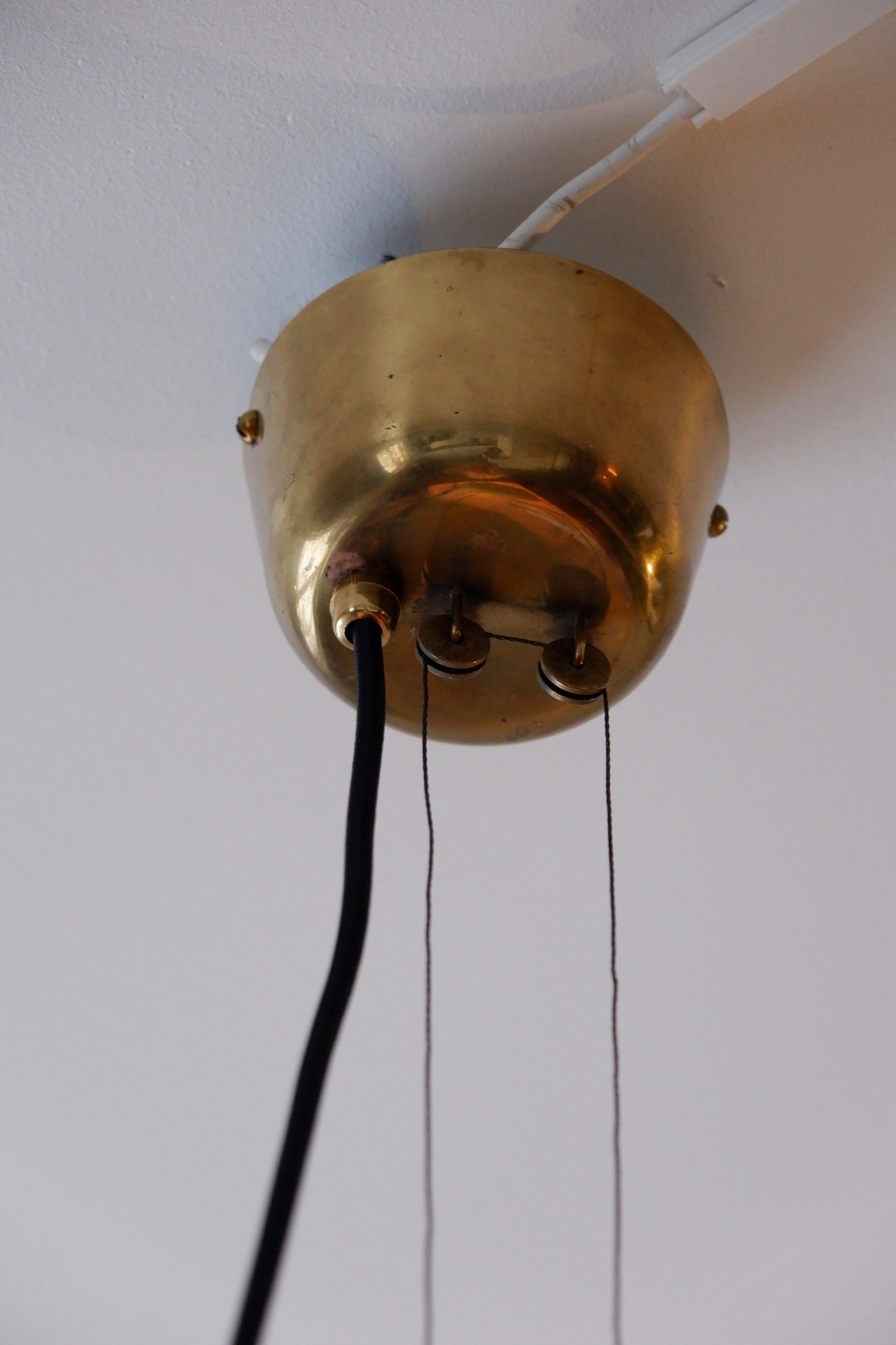 Lampada a sospensione a contrappeso Paavo Tynell modello A1983, Taito Oy, circa 1940 in vendita 4