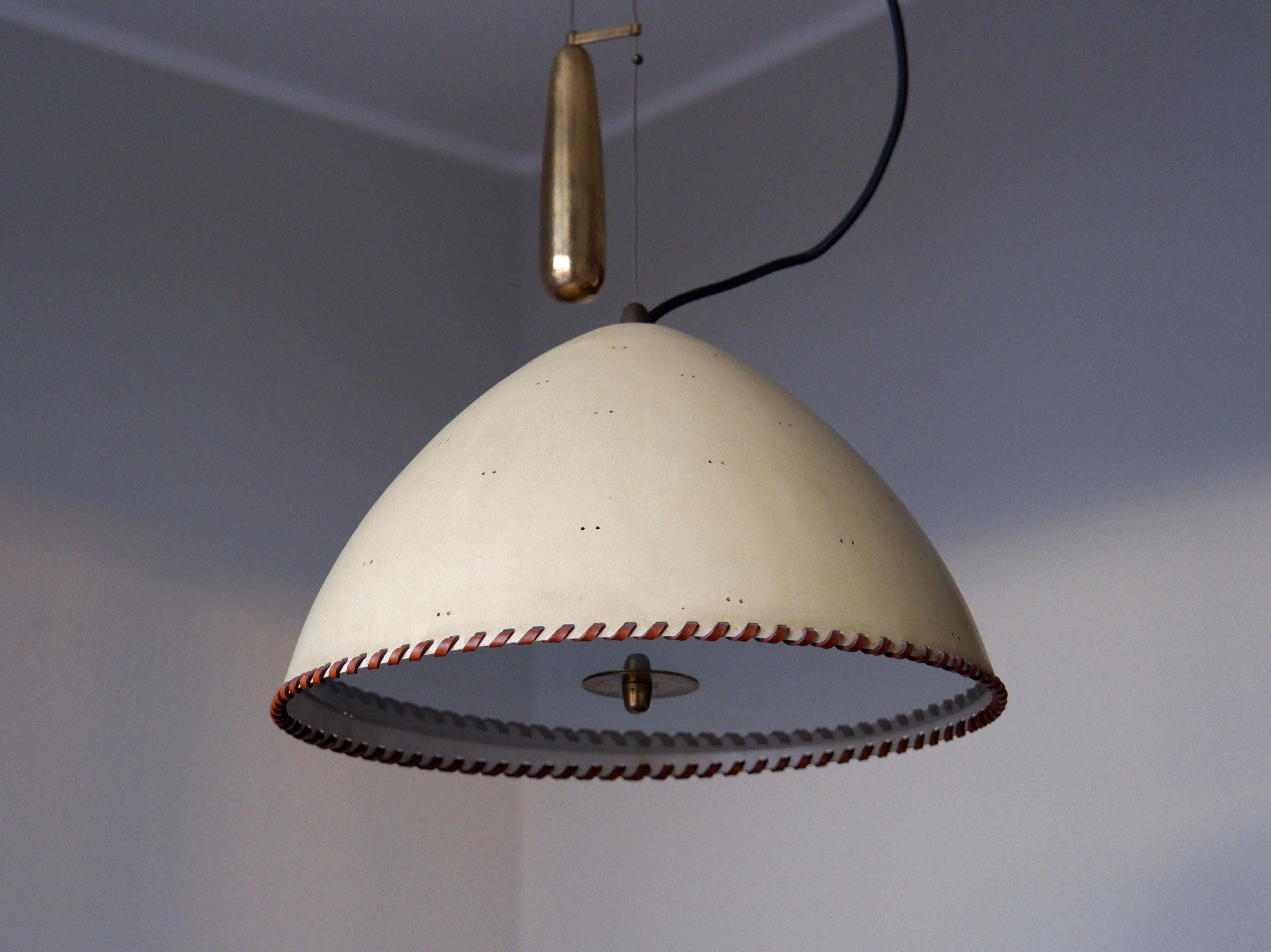Lampada a sospensione a contrappeso Paavo Tynell modello A1983, Taito Oy, circa 1940 In condizioni discrete in vendita a Hägersten-Liljeholmen, Stockholms län