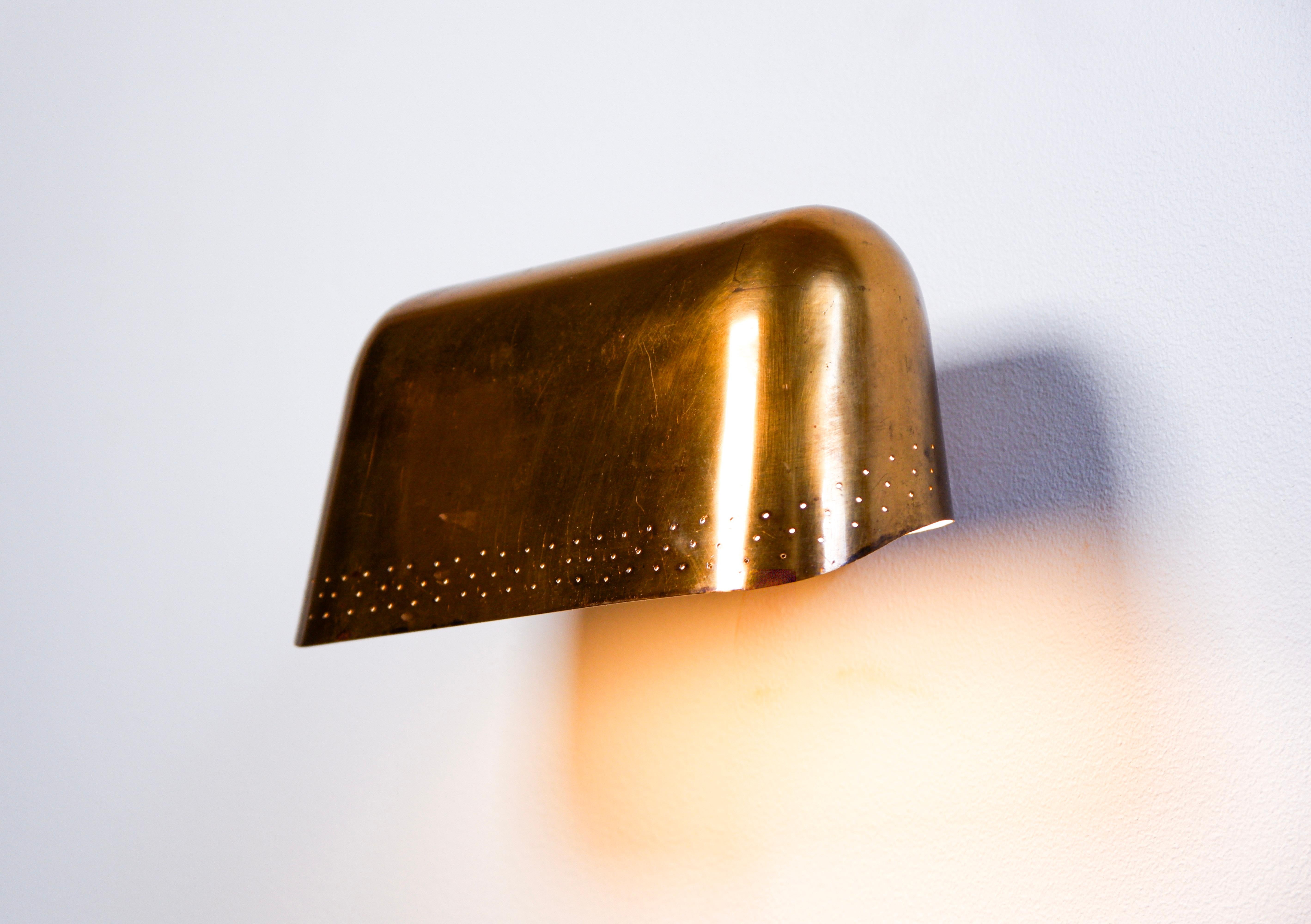 Paavo Tynell custom wall lamp. circa 1950. Taito Oy In Fair Condition For Sale In Hägersten-Liljeholmen, Stockholms län