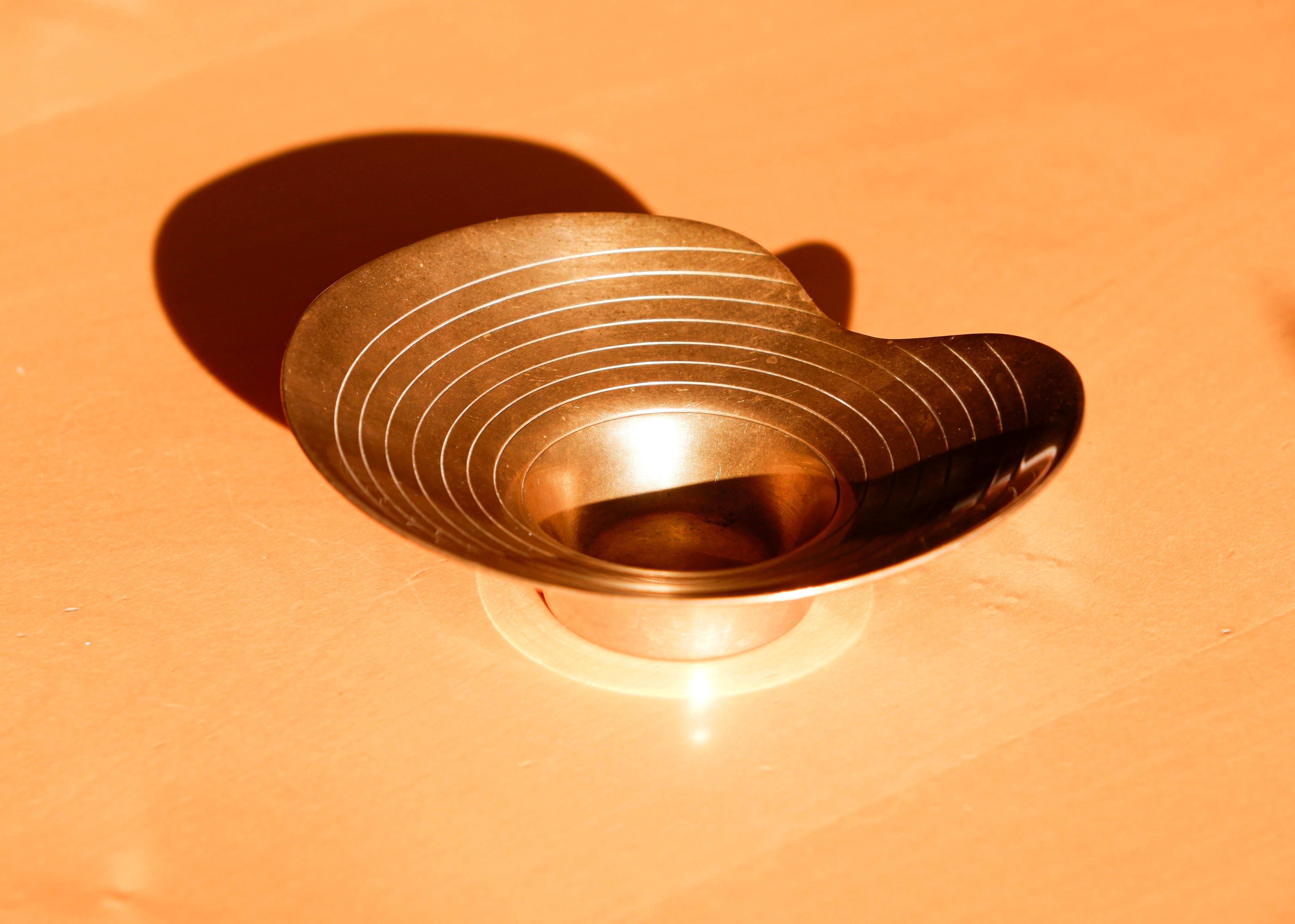 Mid-20th Century Paavo Tynell decorative vase in solid brass model 13, Taito circa 1940. For Sale