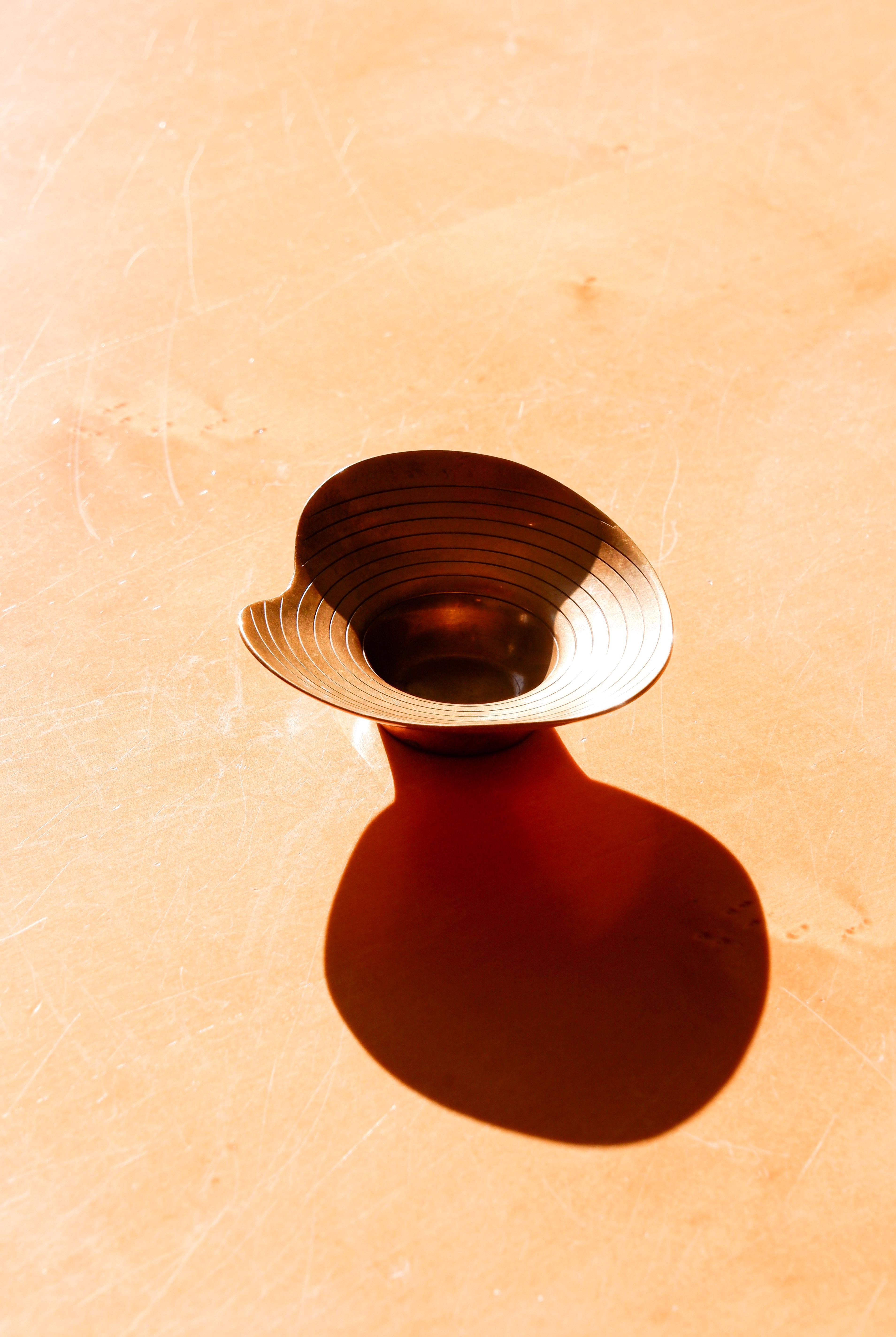 Paavo Tynell decorative vase in solid brass model 13, Taito circa 1940. For Sale 2