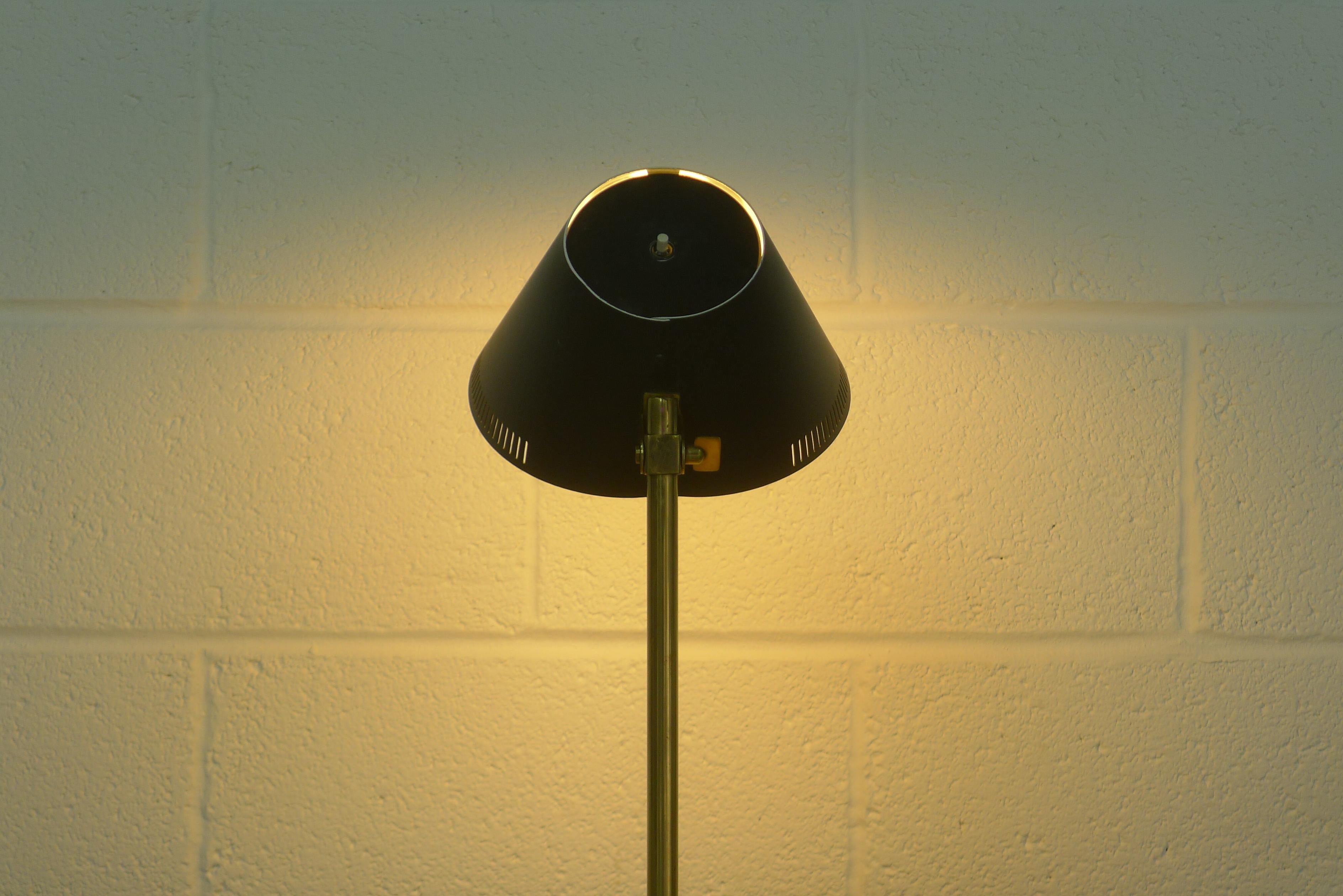 Paavo Tynell Desk Lamp for Idman Model 9227, 1950s, Finland In Good Condition In Wargrave, Berkshire