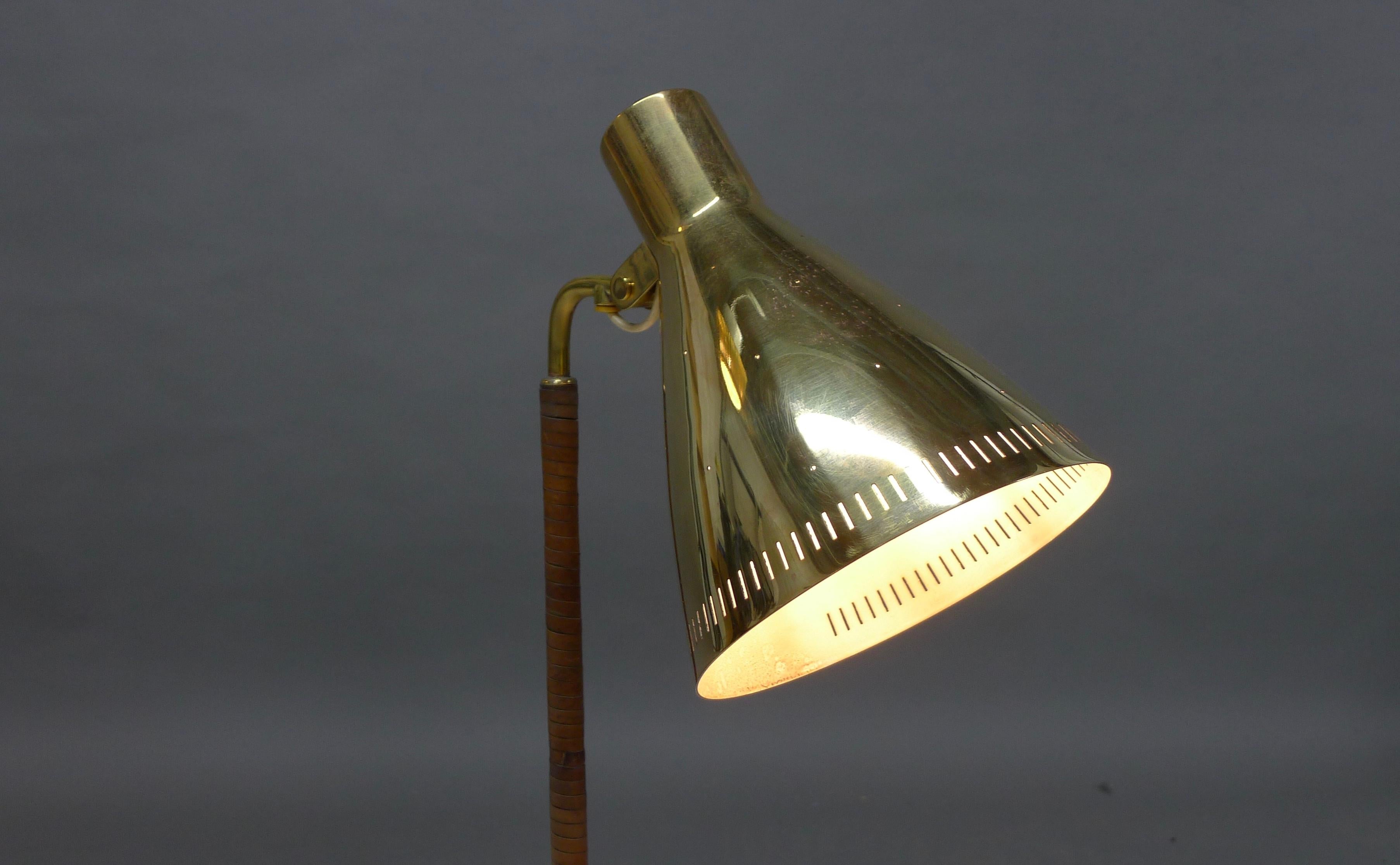 Lampe de bureau Paavo Tynell , modèle 9224 ou « fer à cheval » . Estampillé par le fabricant .  Bon état - En vente à Wargrave, Berkshire