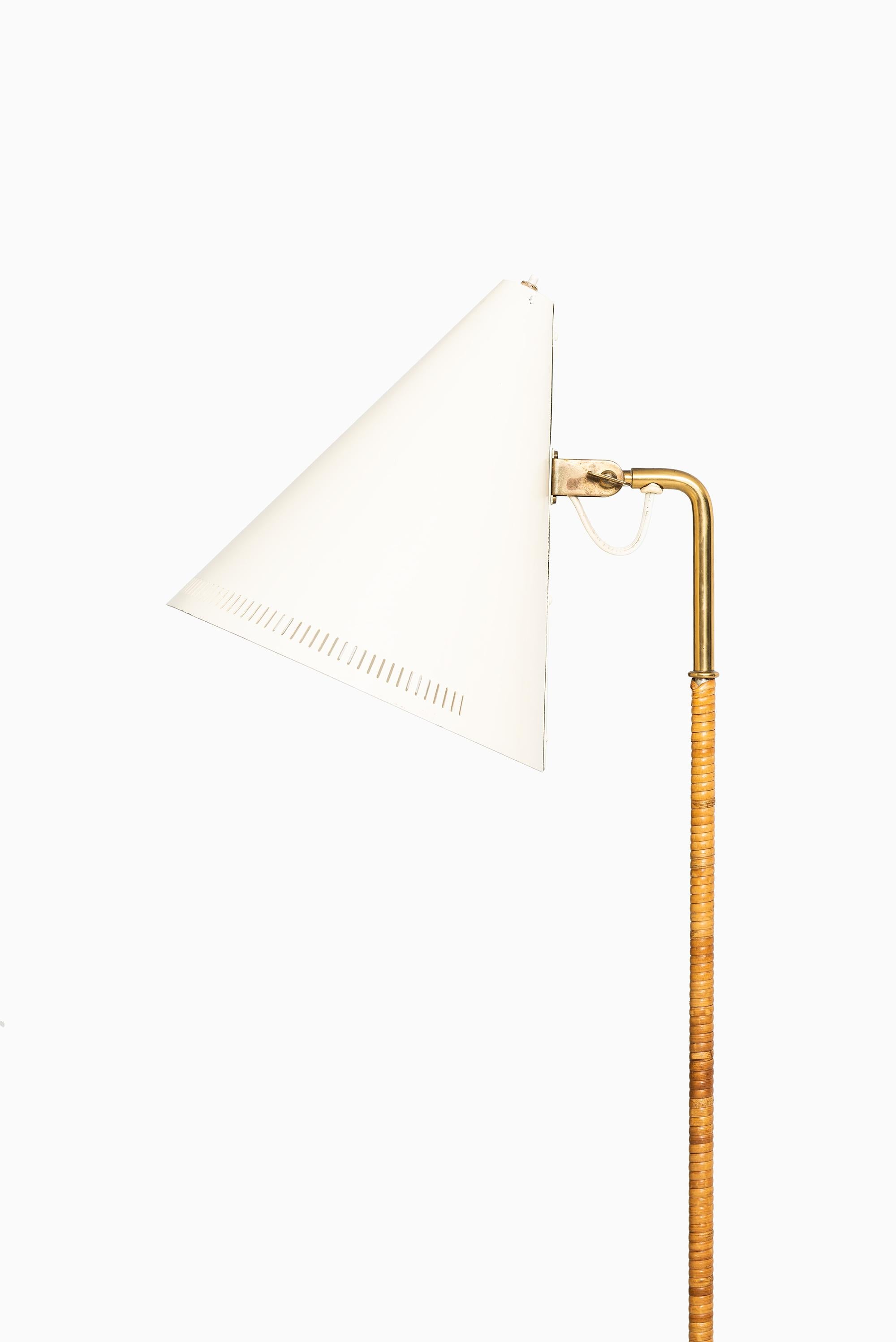 Paavo Tynell Early Floor Lamp Model K-10-10 by Taito Oy in Finland In Good Condition In Limhamn, Skåne län