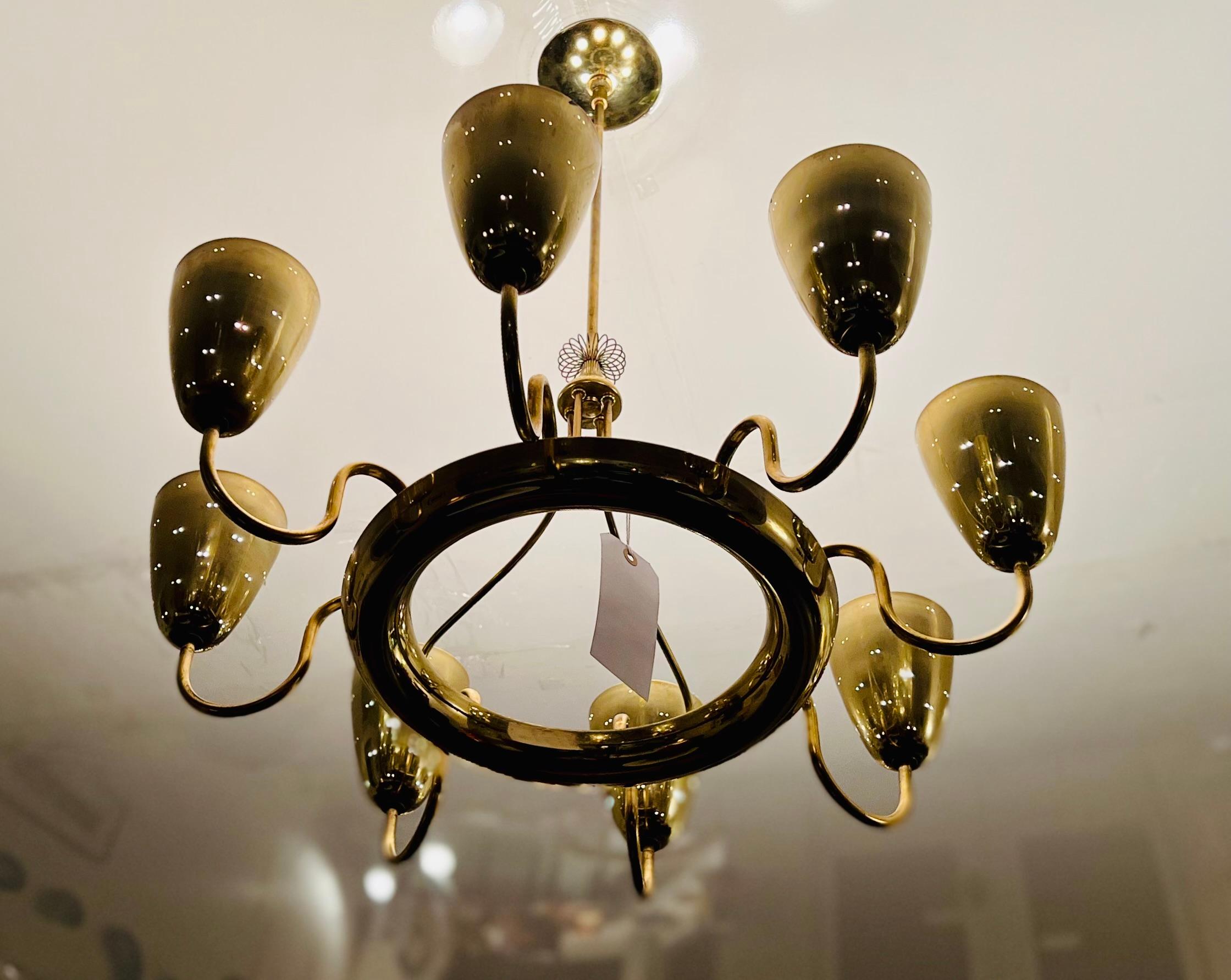 Scandinavo moderno Lampadario a otto bracci in ottone 