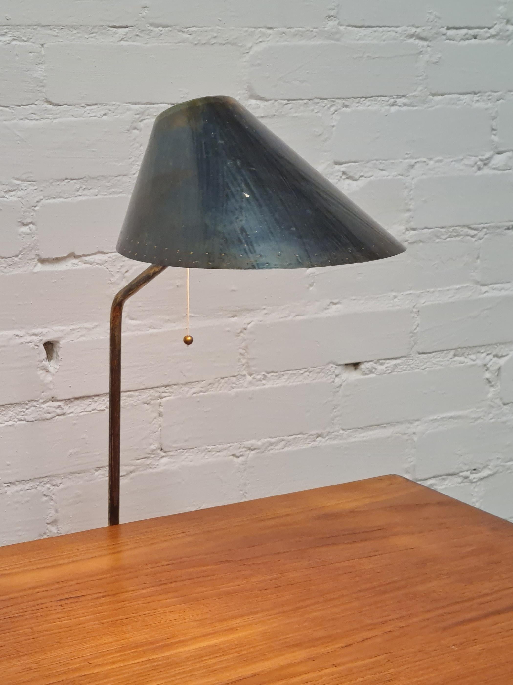 Paavo Tynell Finnair Table Mounted Brass Lamp, Taito, 1950s. For Sale 4
