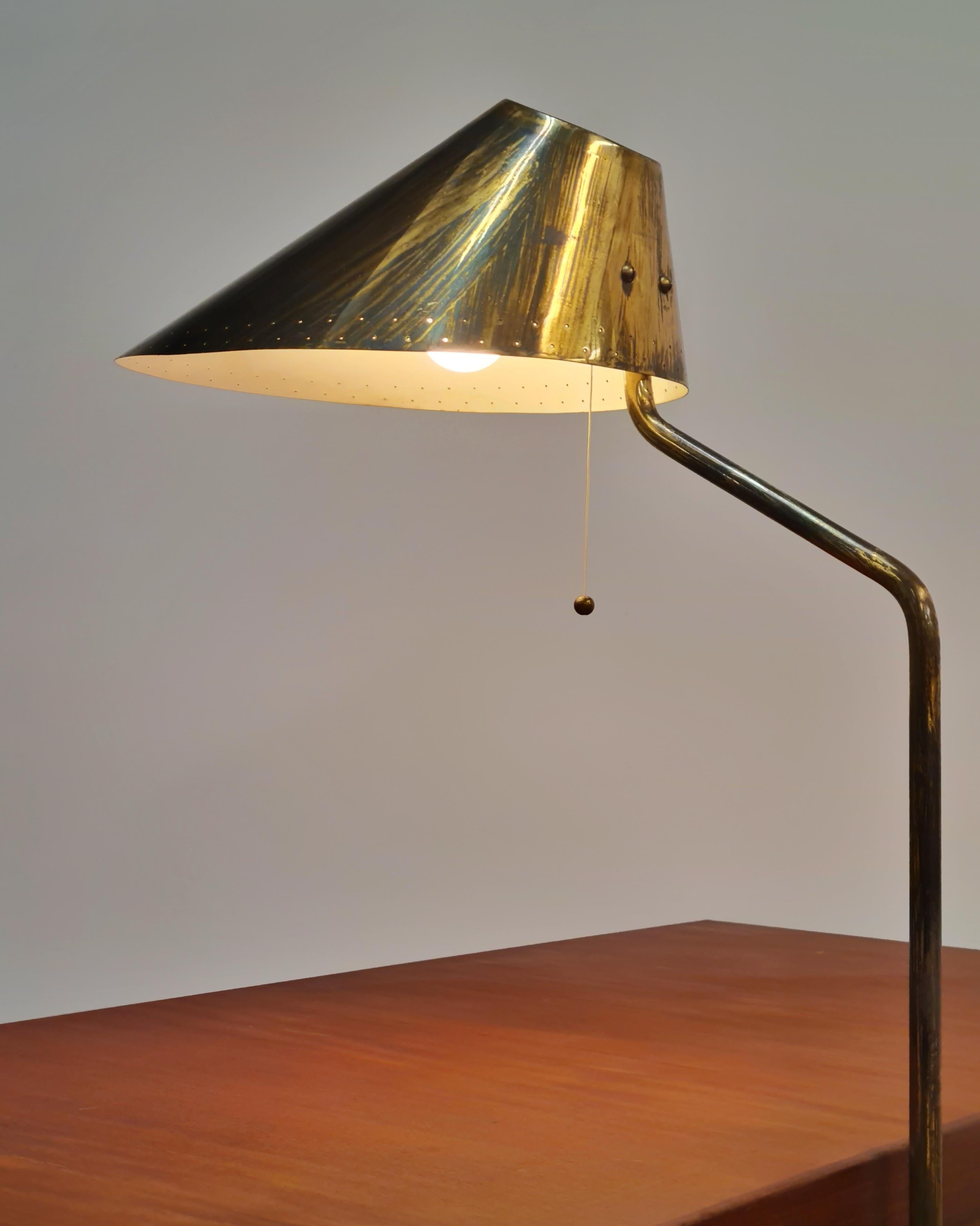 Paavo Tynell Finnair Table Mounted Brass Lamp, Taito, 1950s. For Sale 10