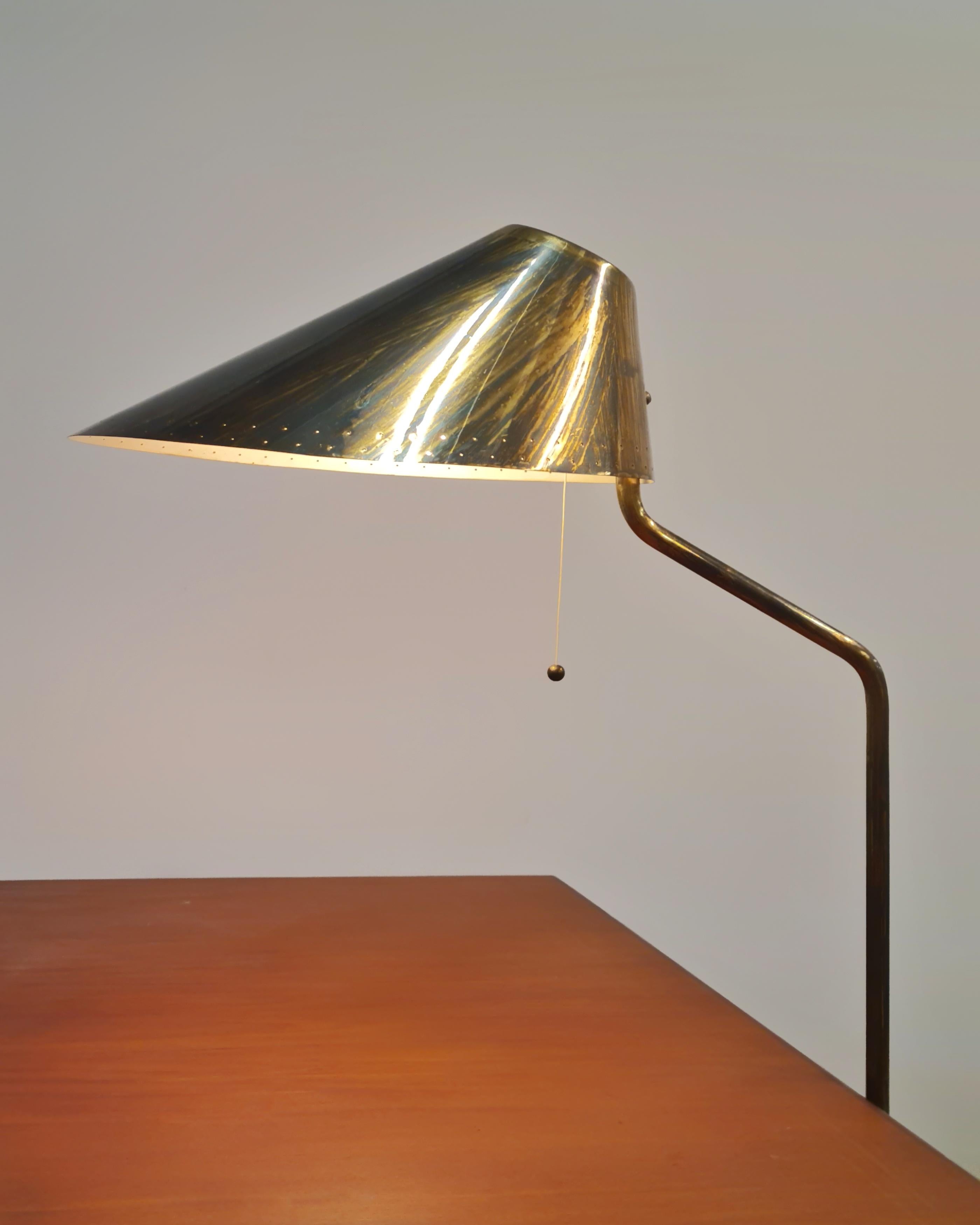 Paavo Tynell Finnair Table Mounted Brass Lamp, Taito, 1950s. For Sale 11
