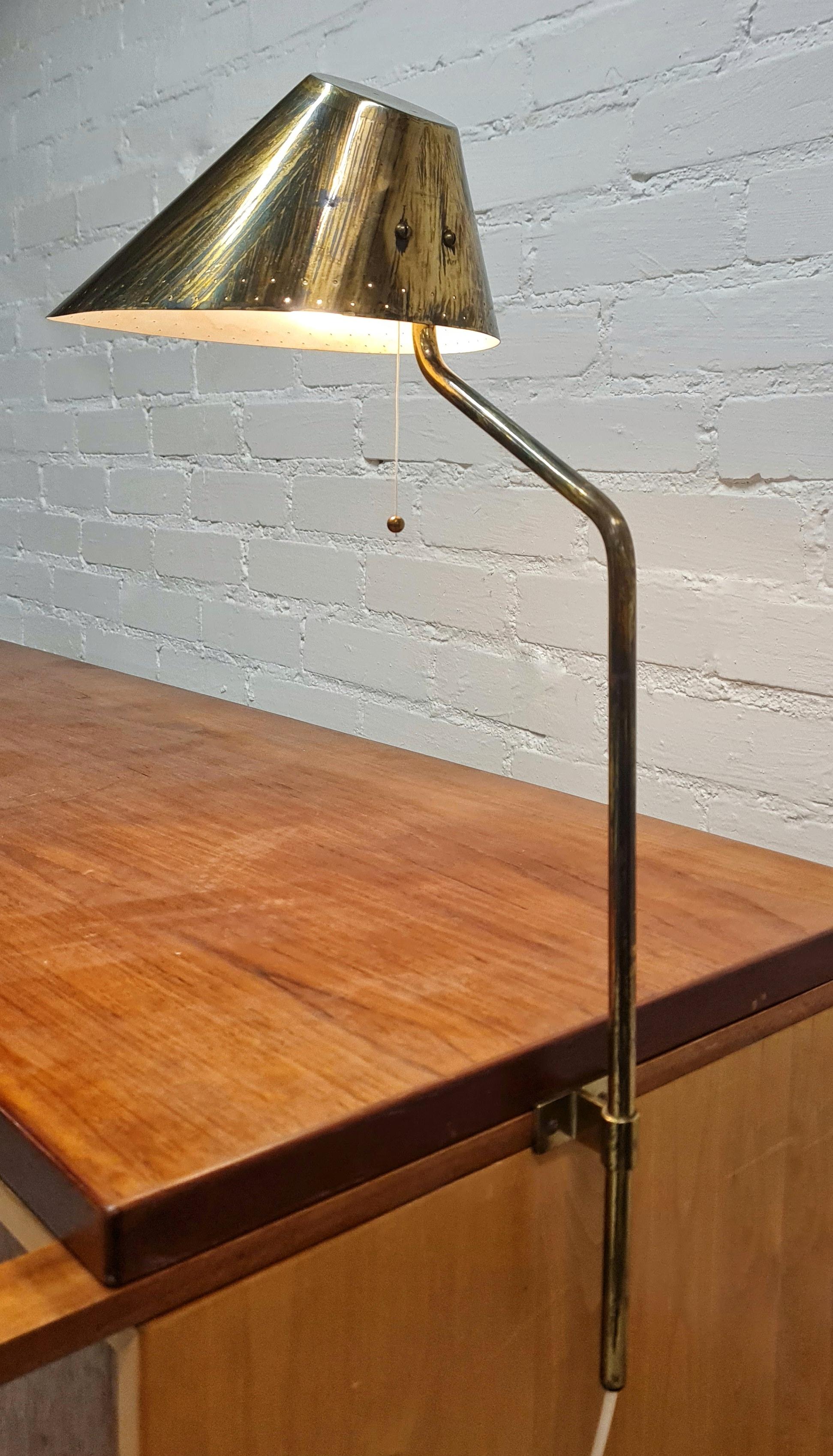 A beautiful and very rare table mounted lamp designed by Paavo Tynell, comissioned by Finnair and manufactured by Taito Oy in 1952. This lamp was comissioned for the Aero (later Finnair) offices in the voimatalo 