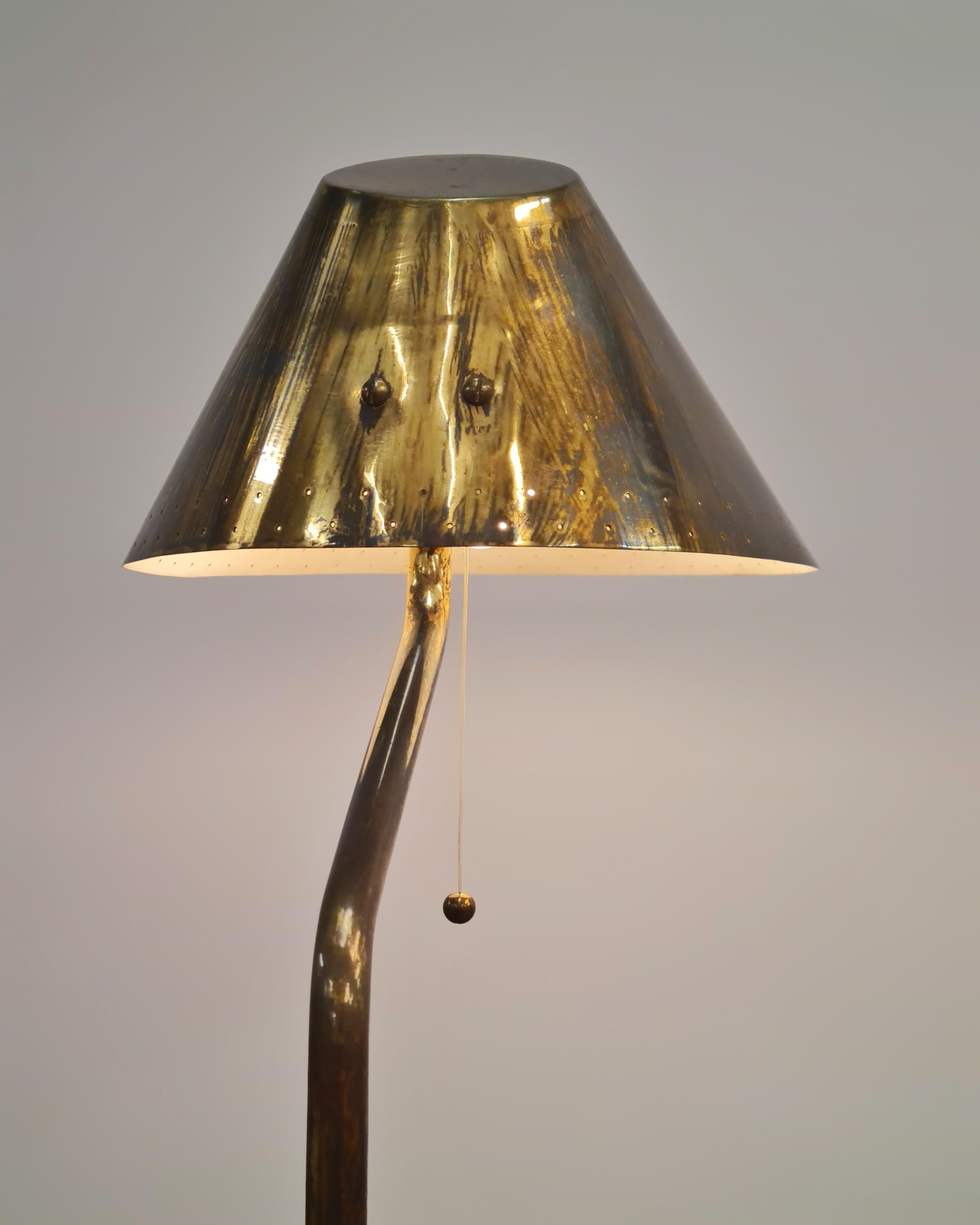 Paavo Tynell Finnair Table Mounted Brass Lamp, Taito, 1950s. For Sale 14