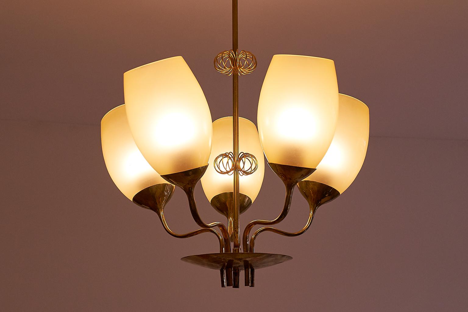 Paavo Tynell Five Arm Brass Chandelier Designed for Kuopio Hospital, Taito, 1949 In Good Condition In The Hague, NL