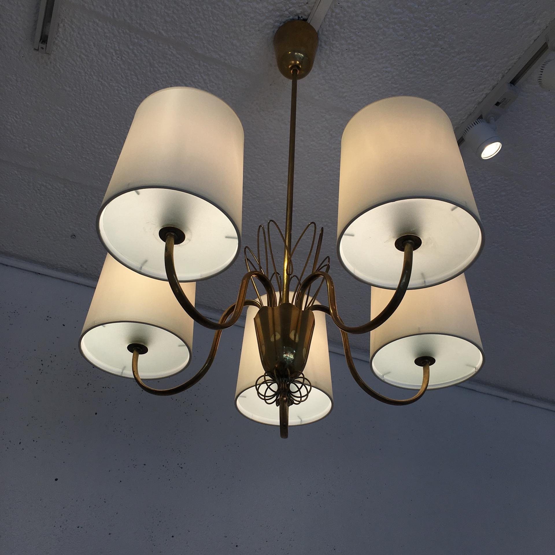 Mid-Century Modern Paavo Tynell Five-Arm Chandelier in Brass, Taito, Finland, 1950s For Sale