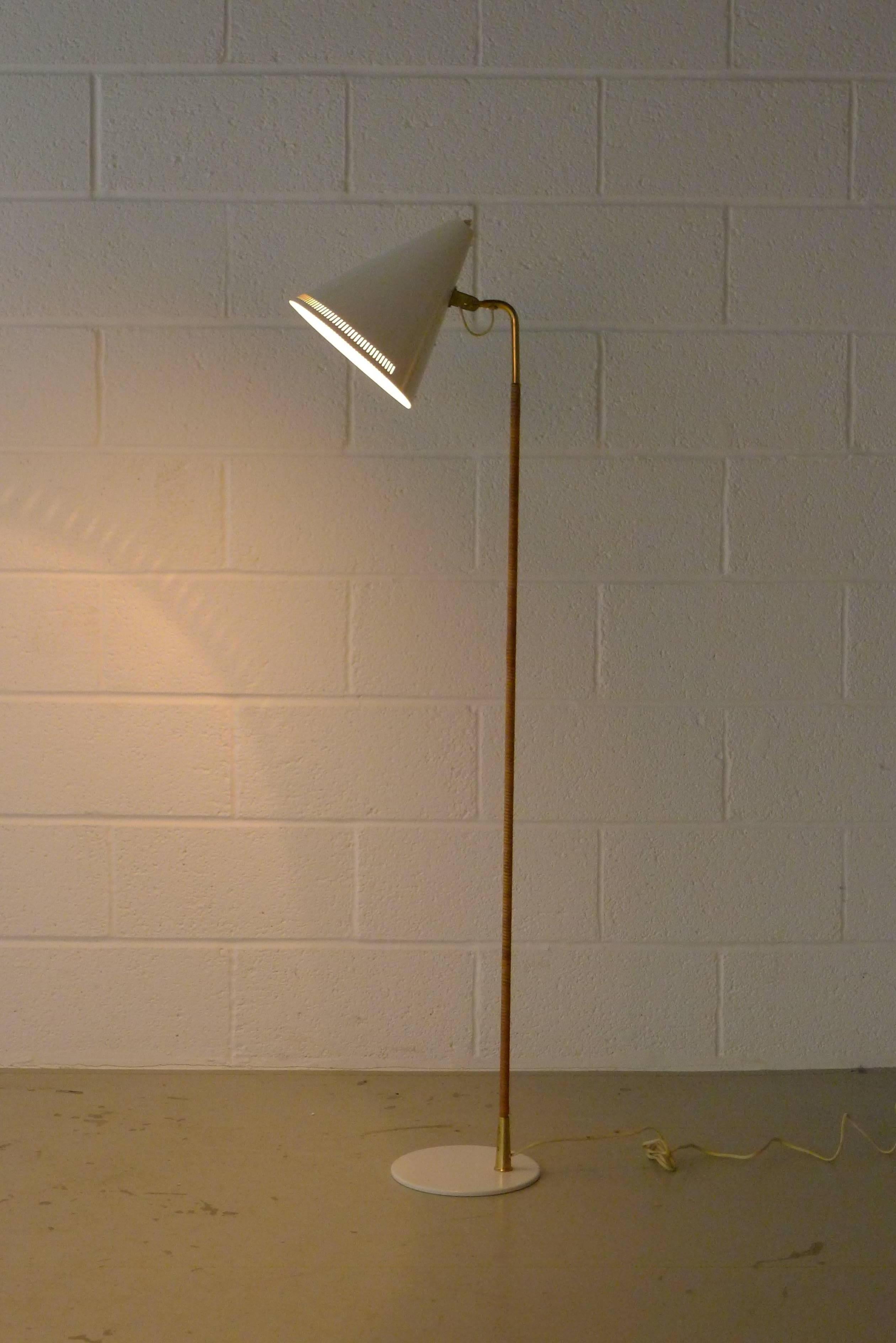Paavo Tynell Floor Lamp for Idman, Finland, Signed, 1940s Design In Excellent Condition In Wargrave, Berkshire