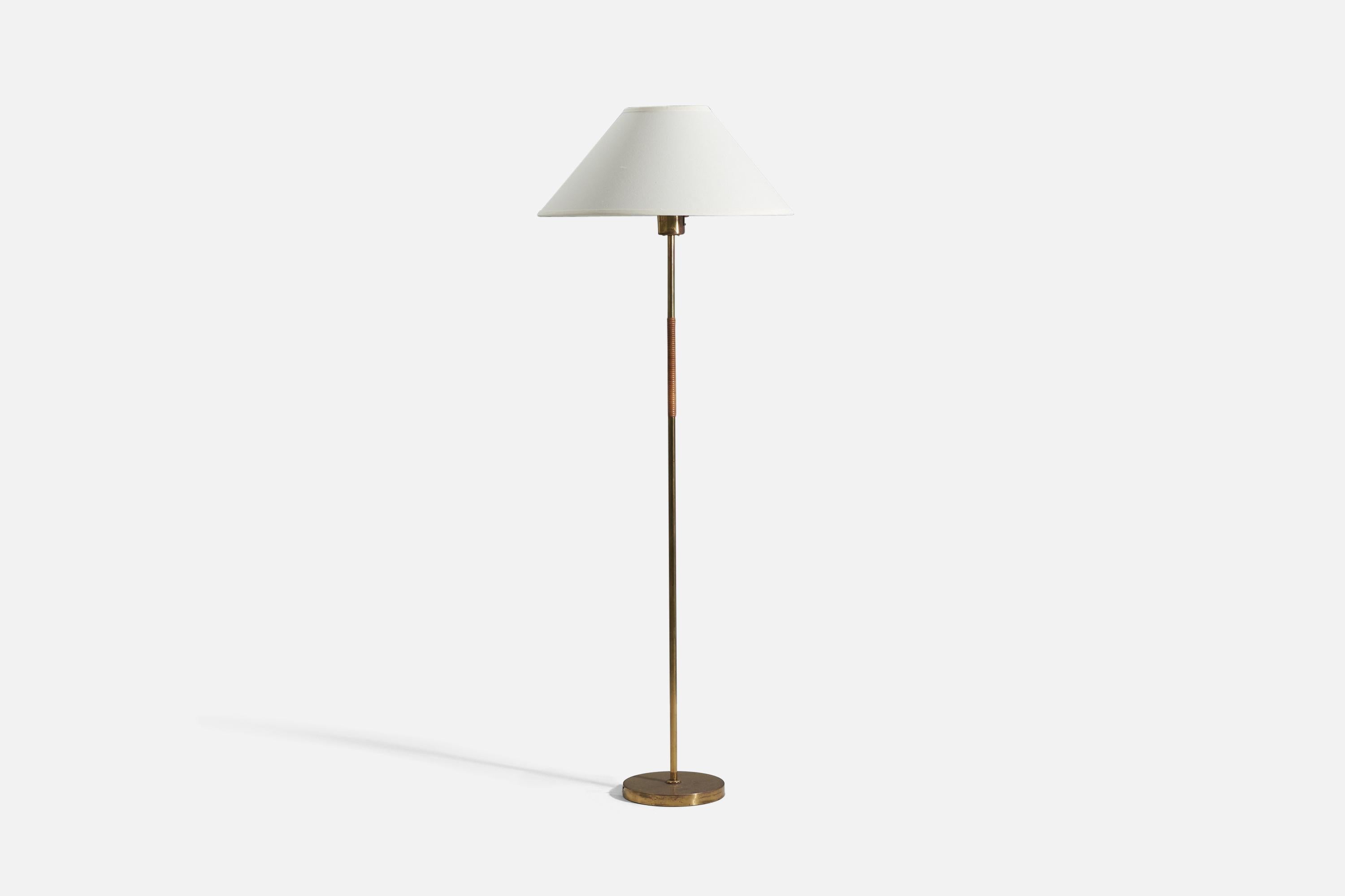 A brass and rattan floor lamp (model 9621), designed by Paavo Tynell for Idman OY, Finland, 1950s. 

Measurements include lamp with shade. Lampshade not original.
