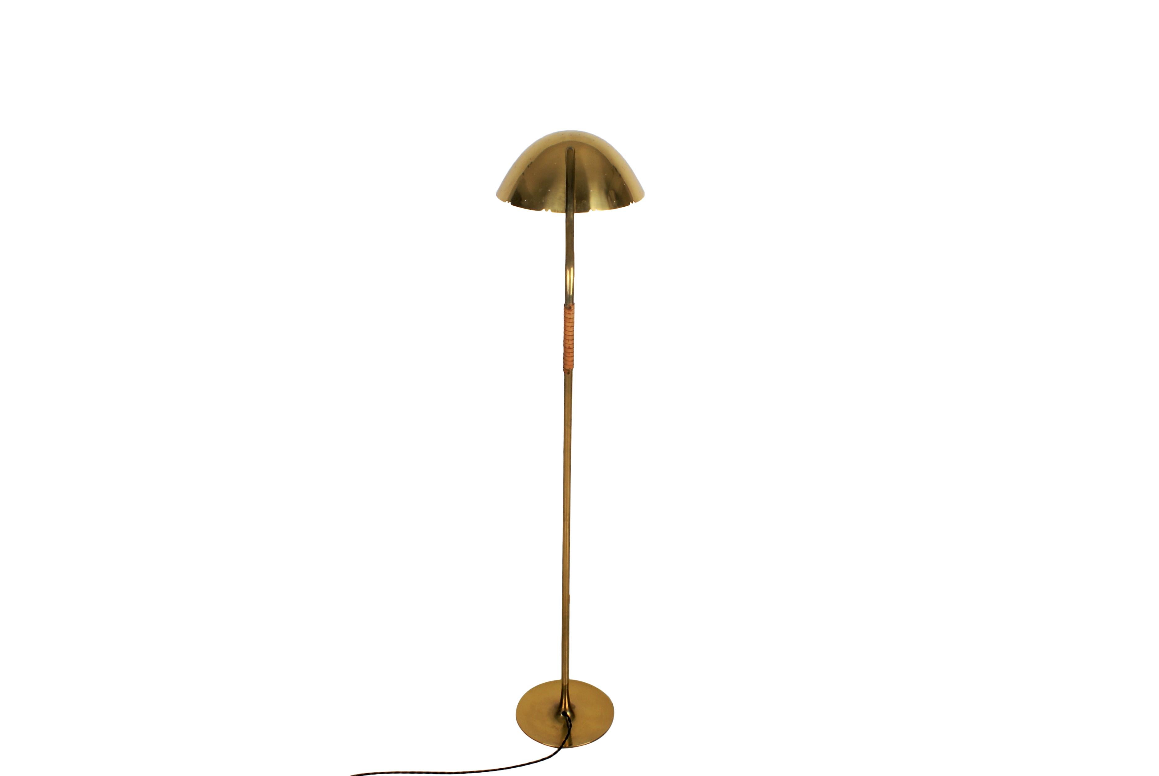 Paavo Tynell Floor Lamp in Brass for Taito, Finland, Model 9608, 1940s 4