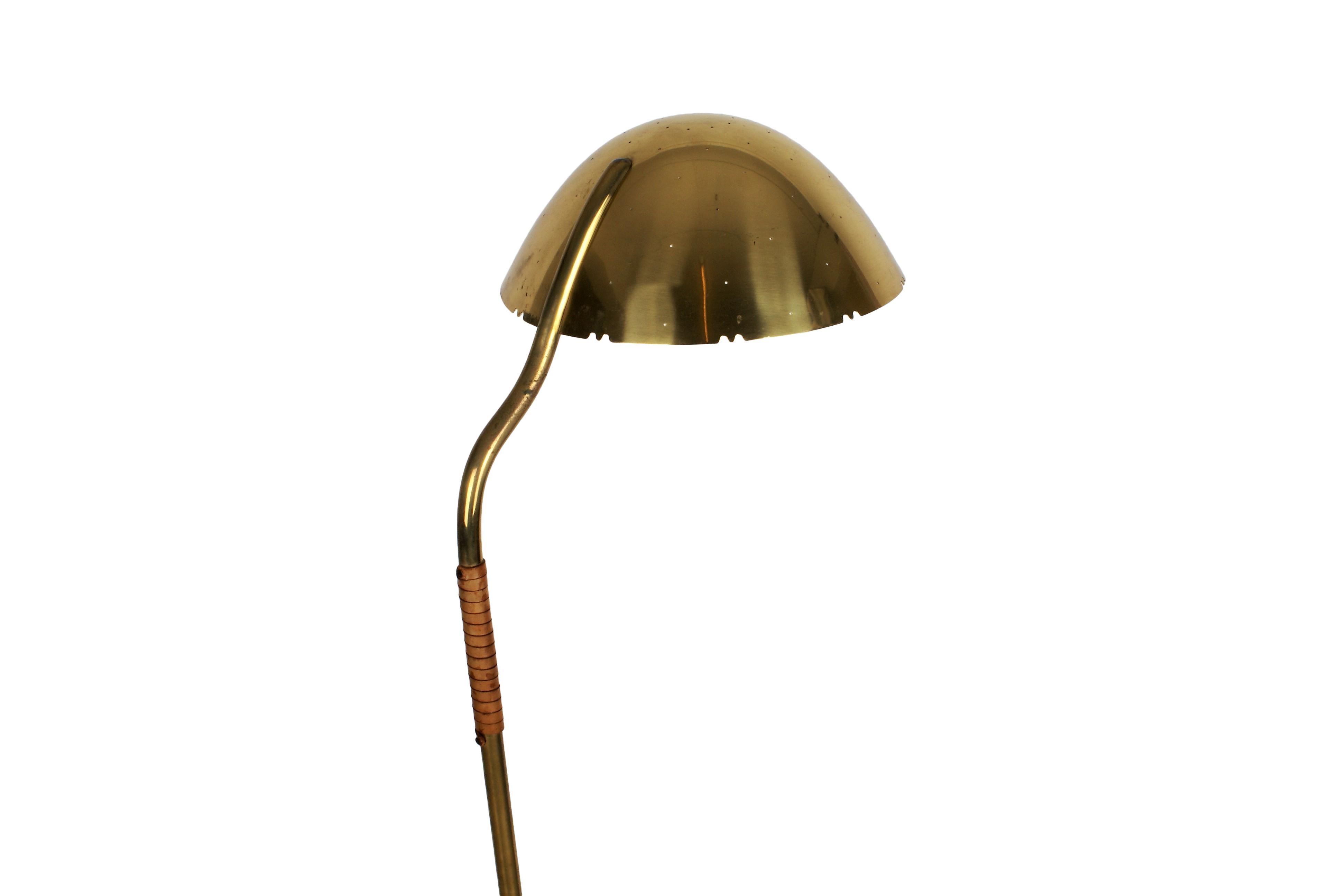 Paavo Tynell Floor Lamp in Brass for Taito, Finland, Model 9608, 1940s 5