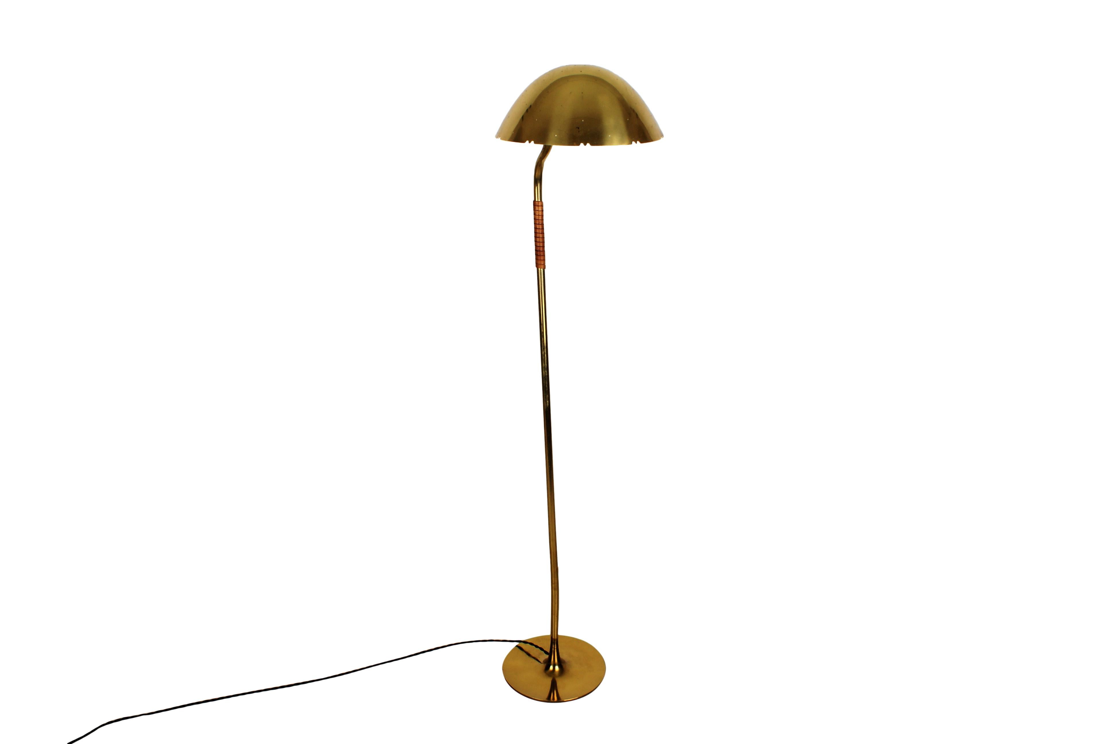 Mid-20th Century Paavo Tynell Floor Lamp in Brass for Taito, Finland, Model 9608, 1940s