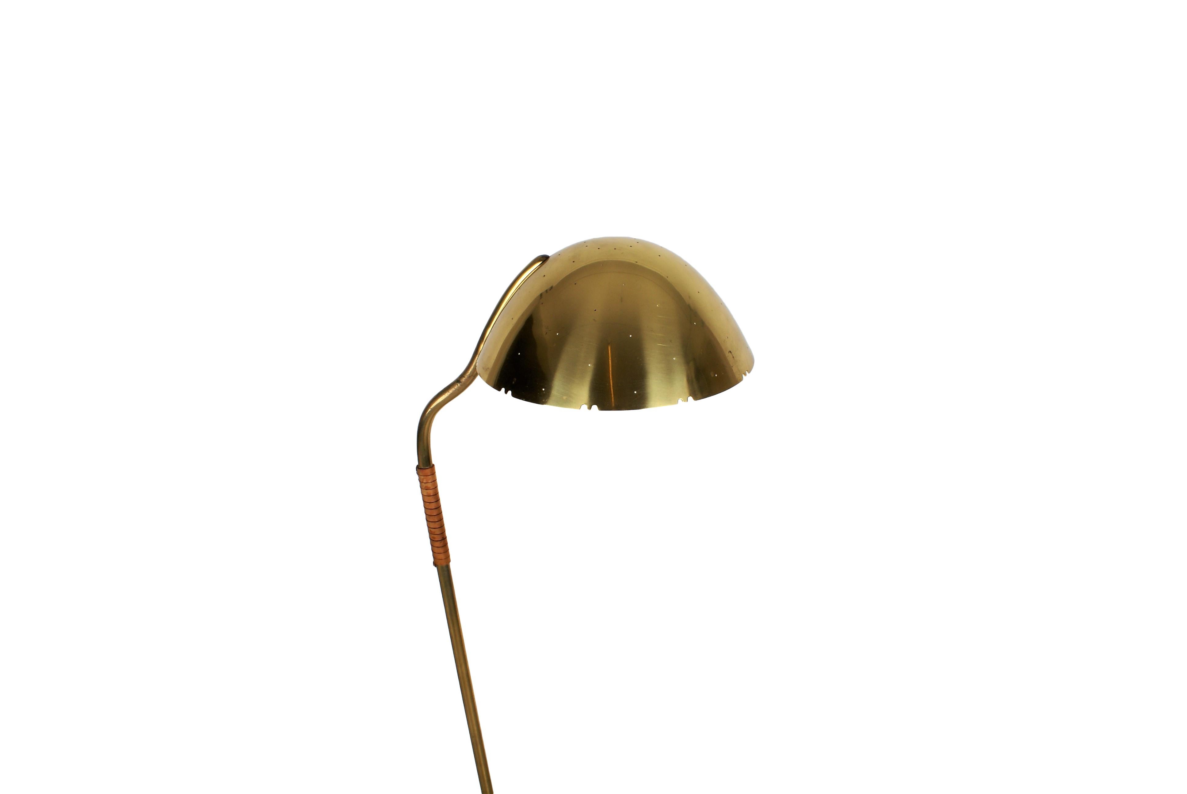 Paavo Tynell Floor Lamp in Brass for Taito, Finland, Model 9608, 1940s 1