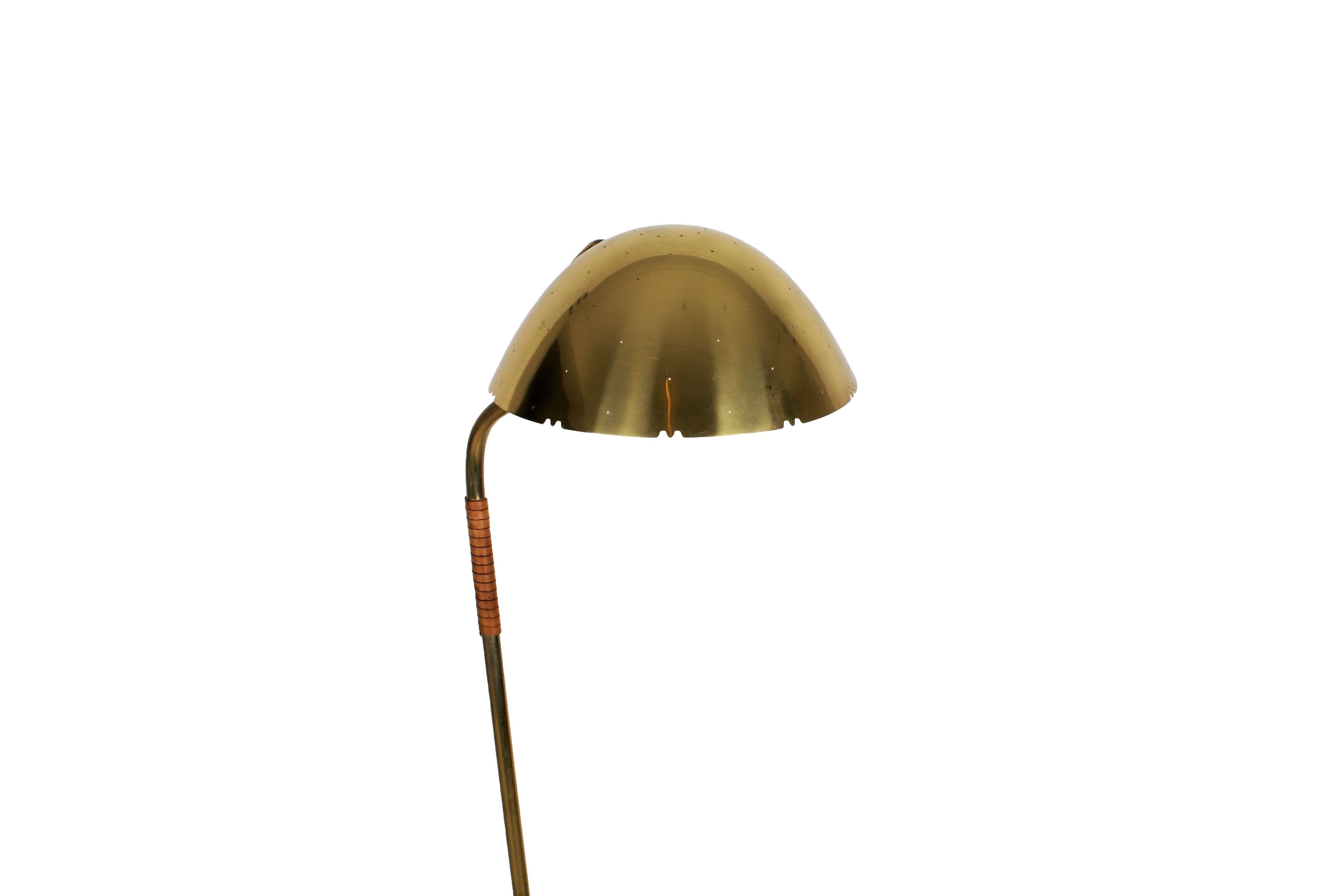 Paavo Tynell Floor Lamp in Brass for Taito, Finland, Model 9608, 1940s 3