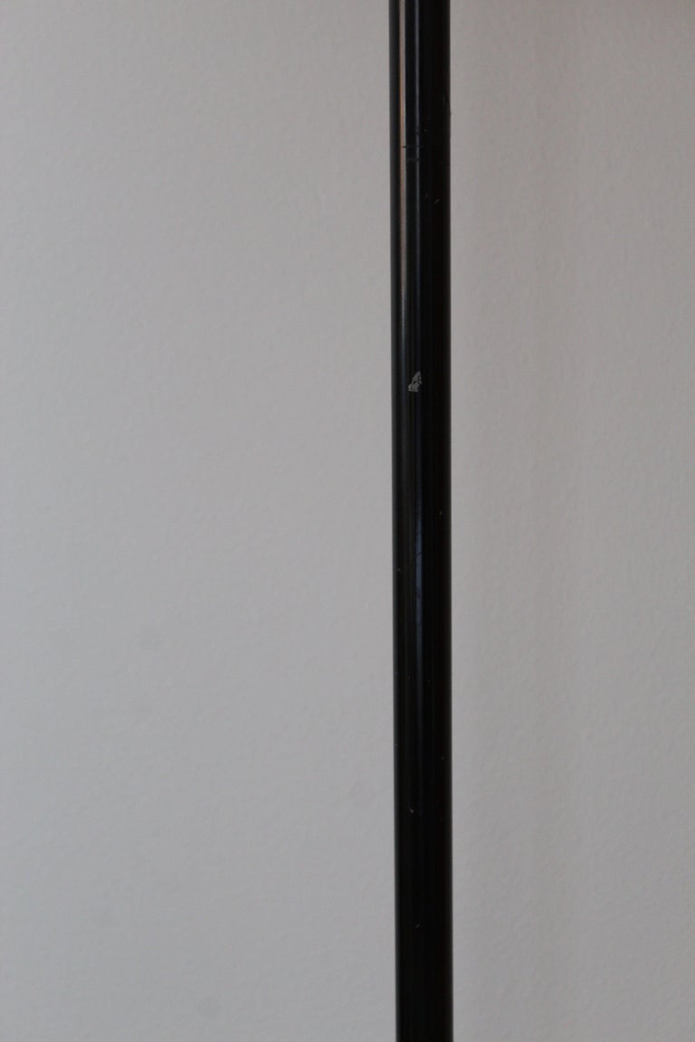 Finnish Paavo Tynell, Floor Lamp, Lacquered Metal, Raffia, Brass, Taito Finland, 1950s For Sale