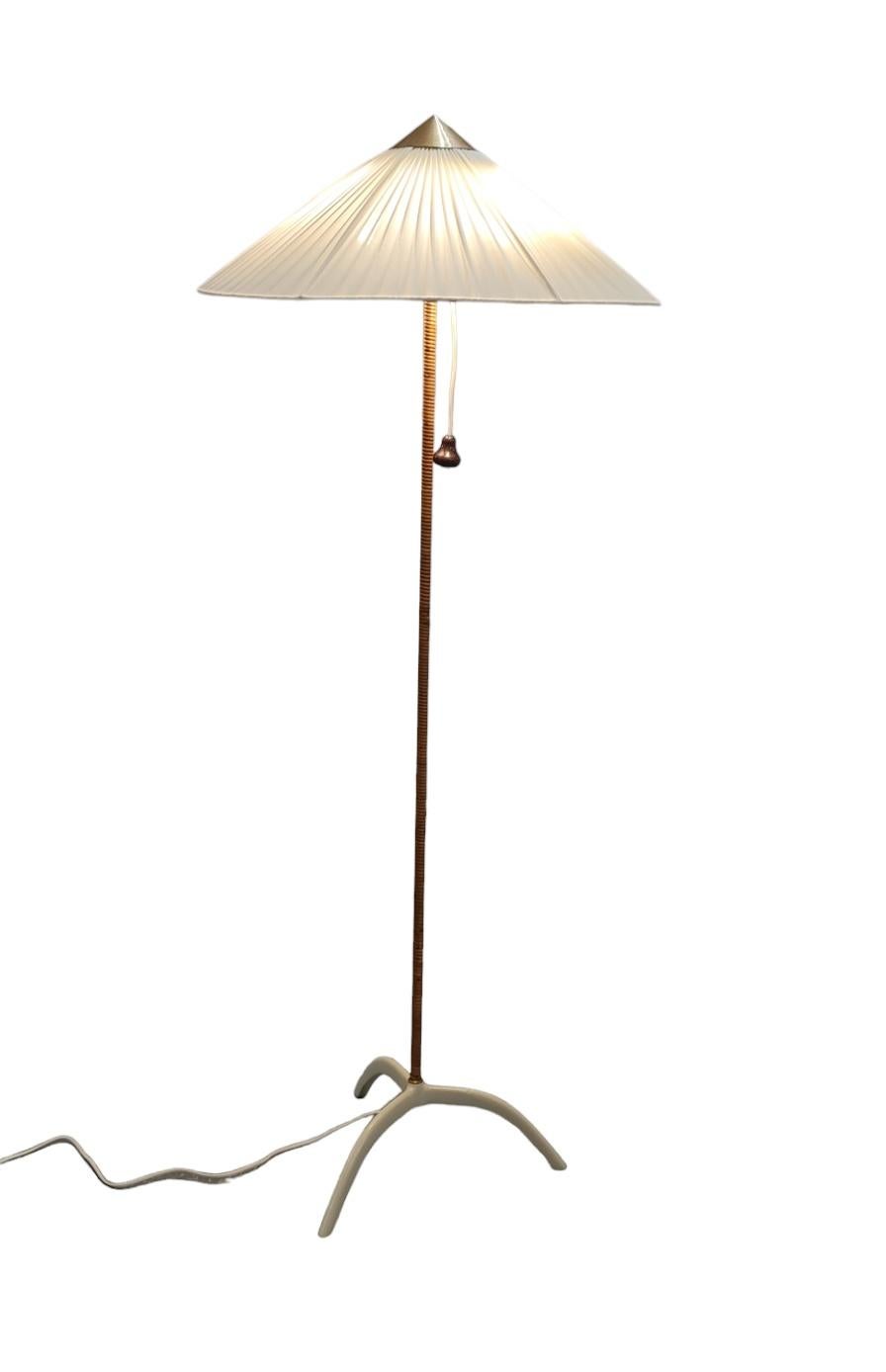 Paavo Tynell Floor Lamp model. 9615, Taito Oy 1950s For Sale 1