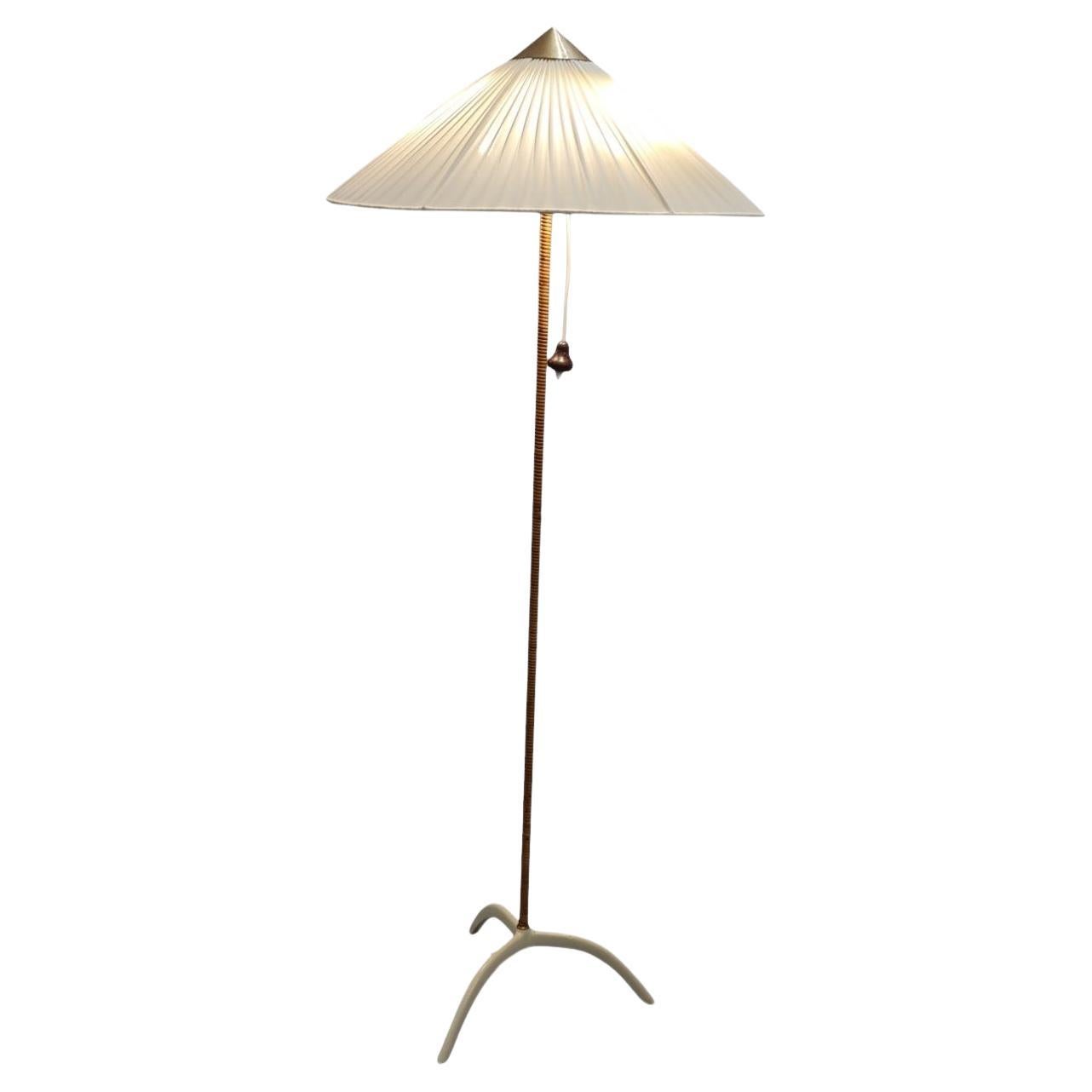 Paavo Tynell Raven Leg Floor Lamp model. 9615, White with Rattan, Taito Oy 1950s