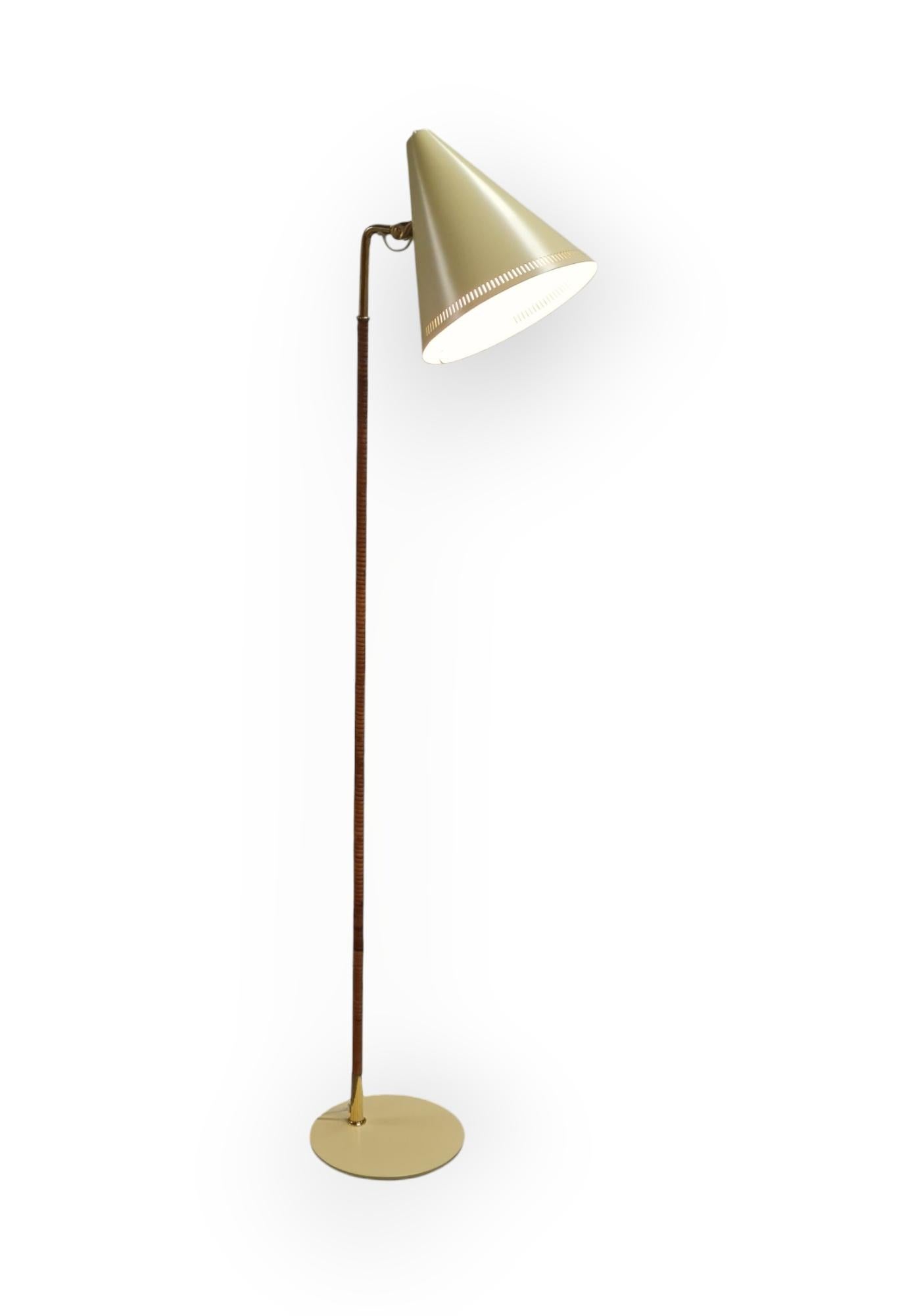 Paavo Tynell Floor Lamp Model K10-10, Idman Oy For Sale 4